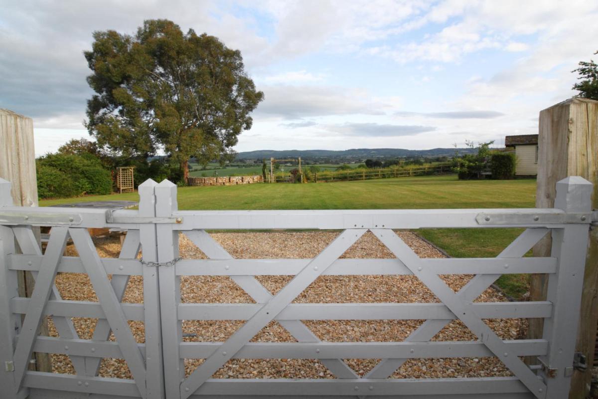 Stay at No. 2, photo 16