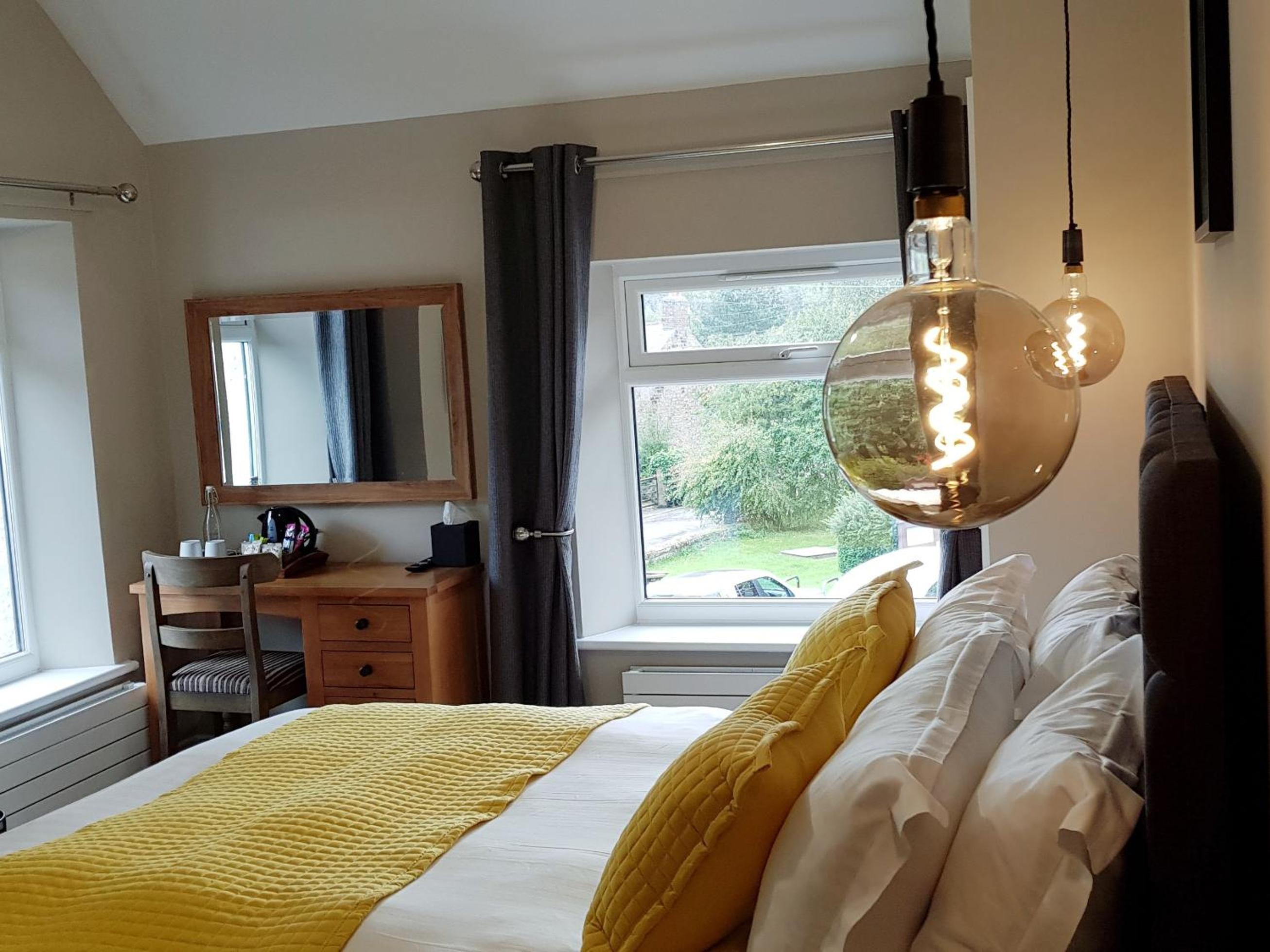 The Bowes Hotel