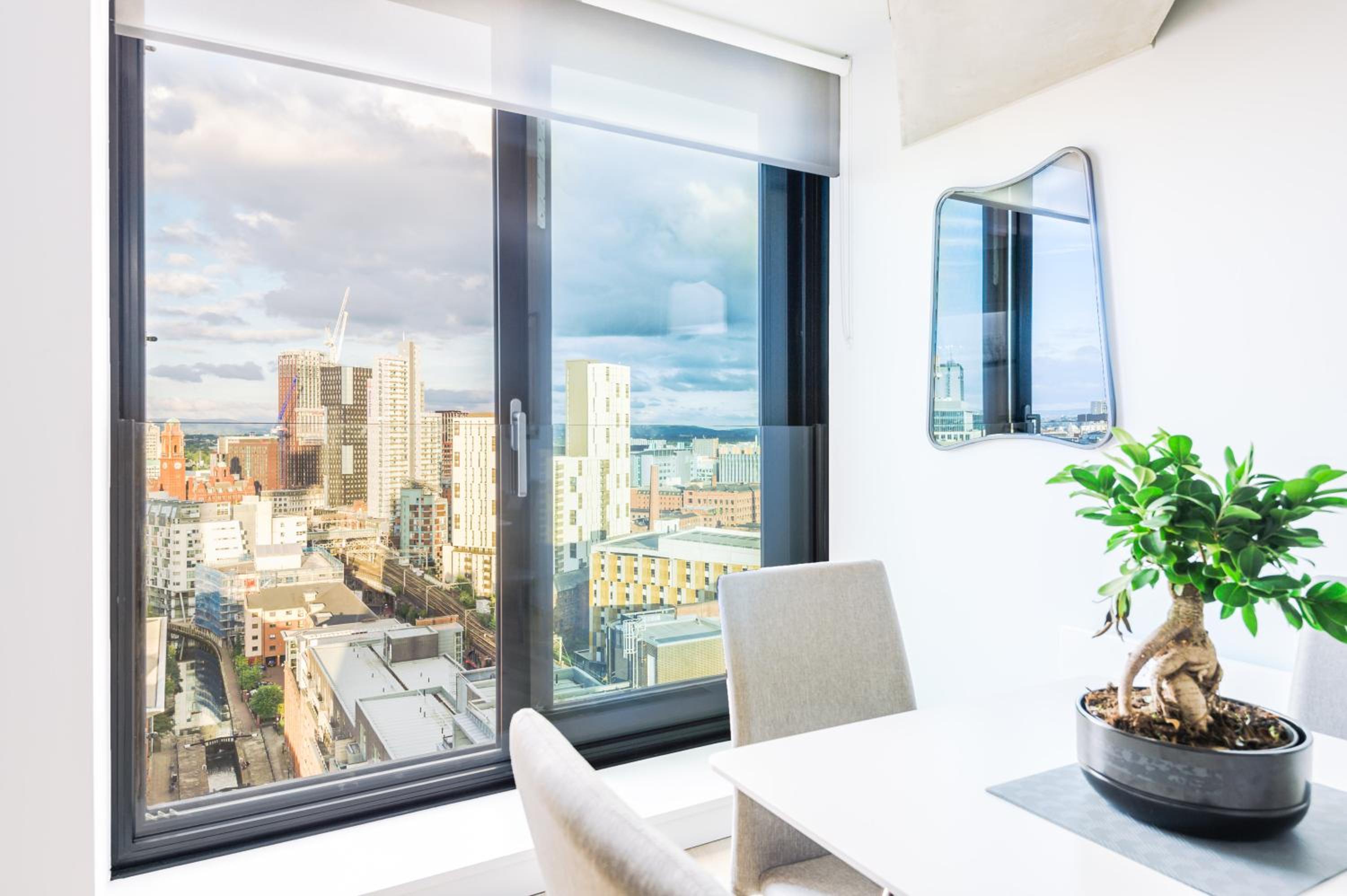 Hilltop Serviced Apartments - Deansgate view 2