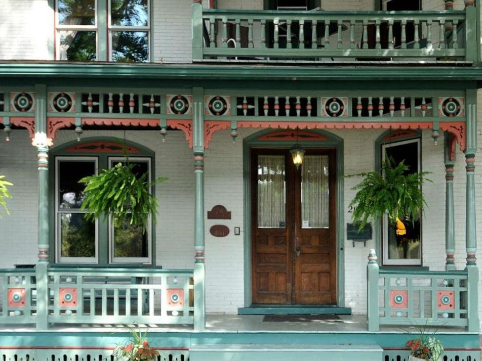 Victorian Loft Bed and Breakfast view 3