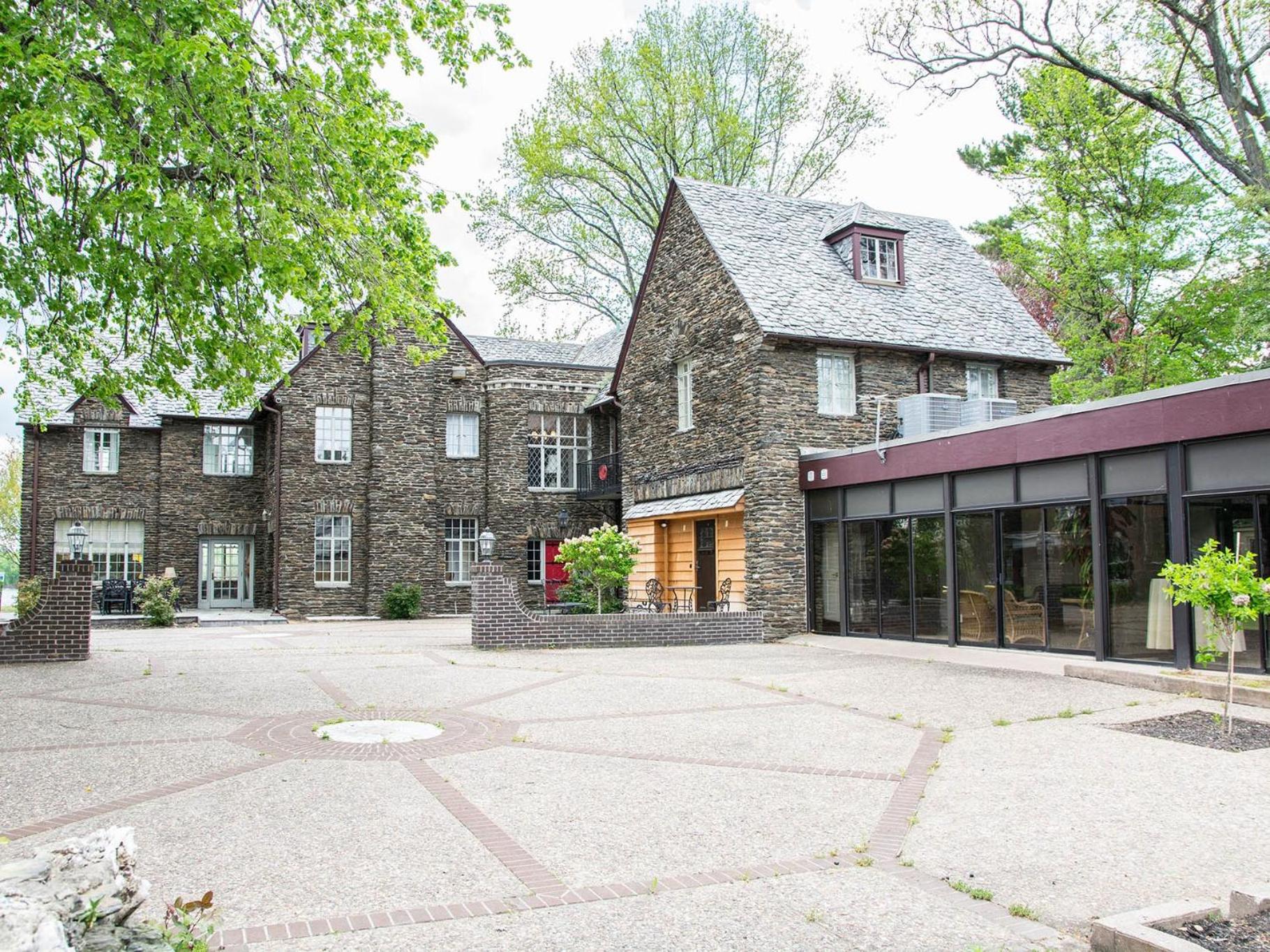 The Manor on Front