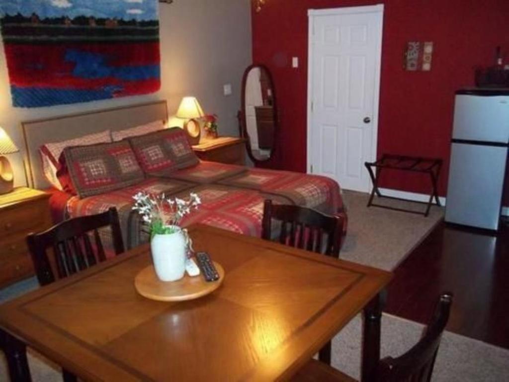 Tin Brook Bed Breakfast - Property Image 18