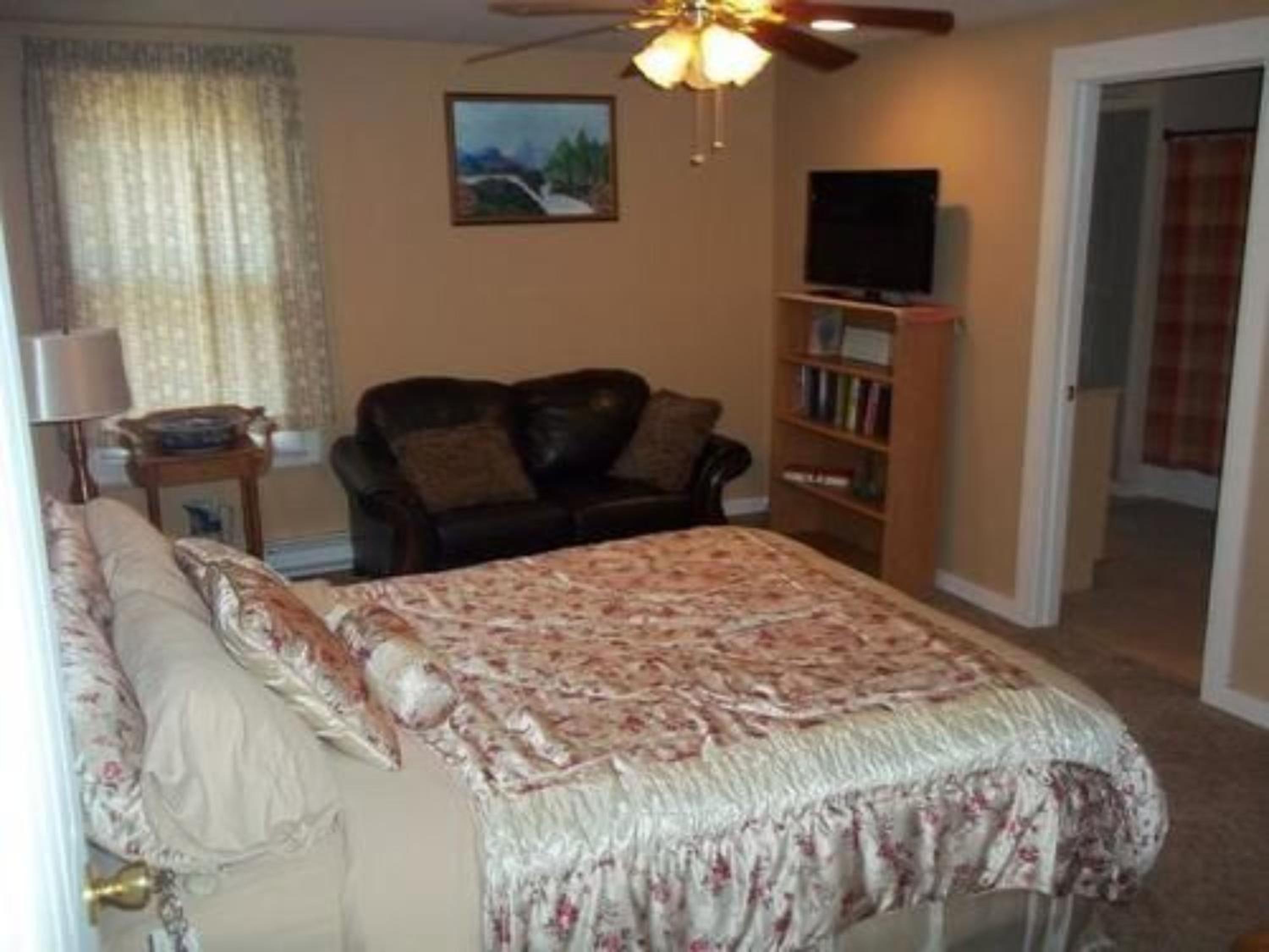 Tin Brook Bed Breakfast - Property Image 2