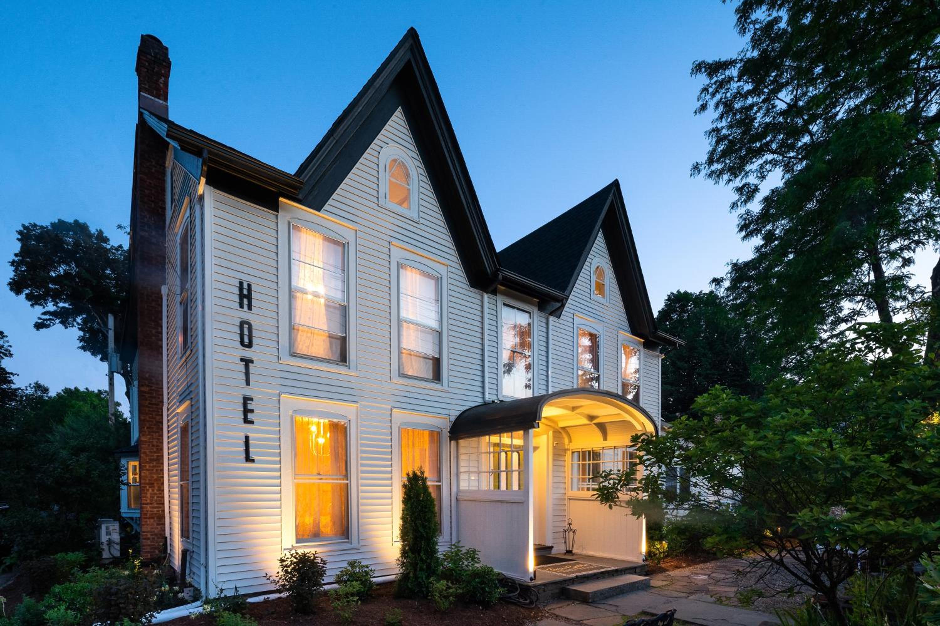 Twin Gables of Woodstock view 5