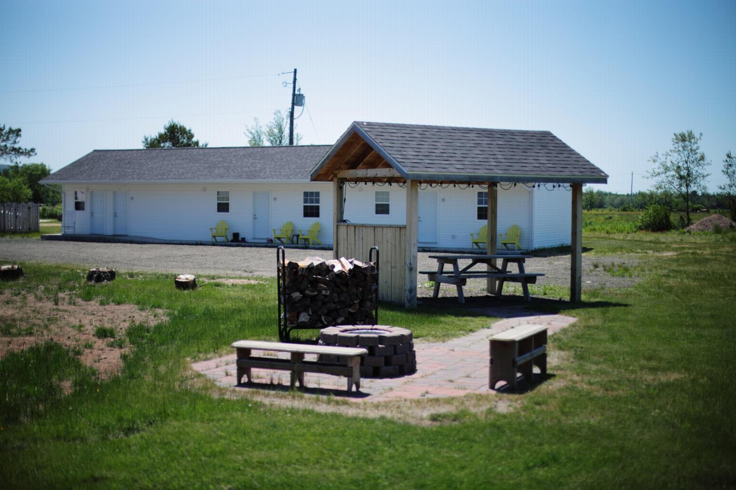 CARLETON INN & COTTAGES