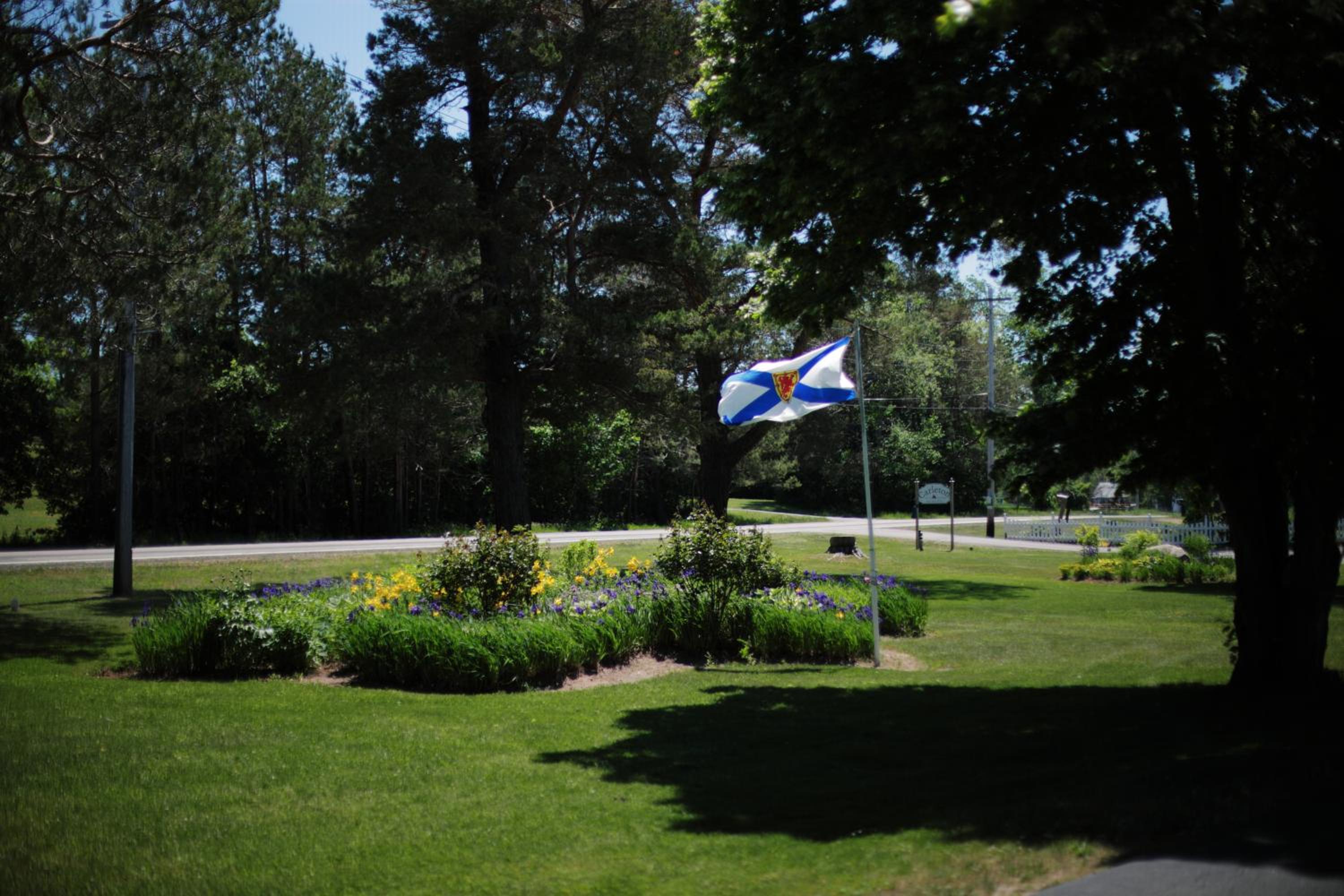 CARLETON INN & COTTAGES