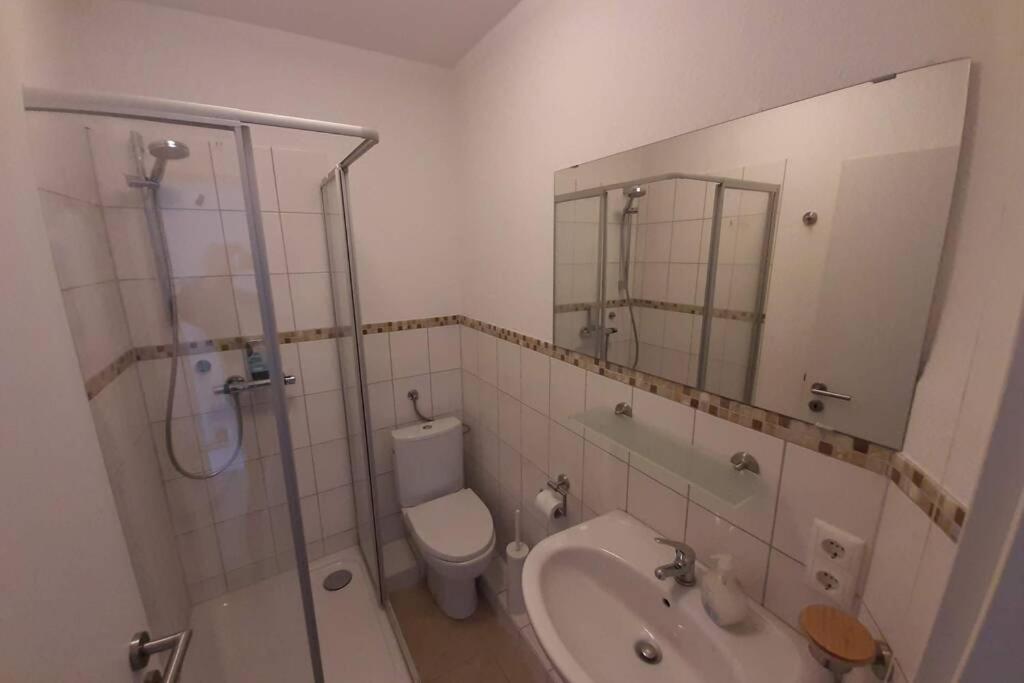 Ferienwohnung am Kellersee en Eutin — bathroom