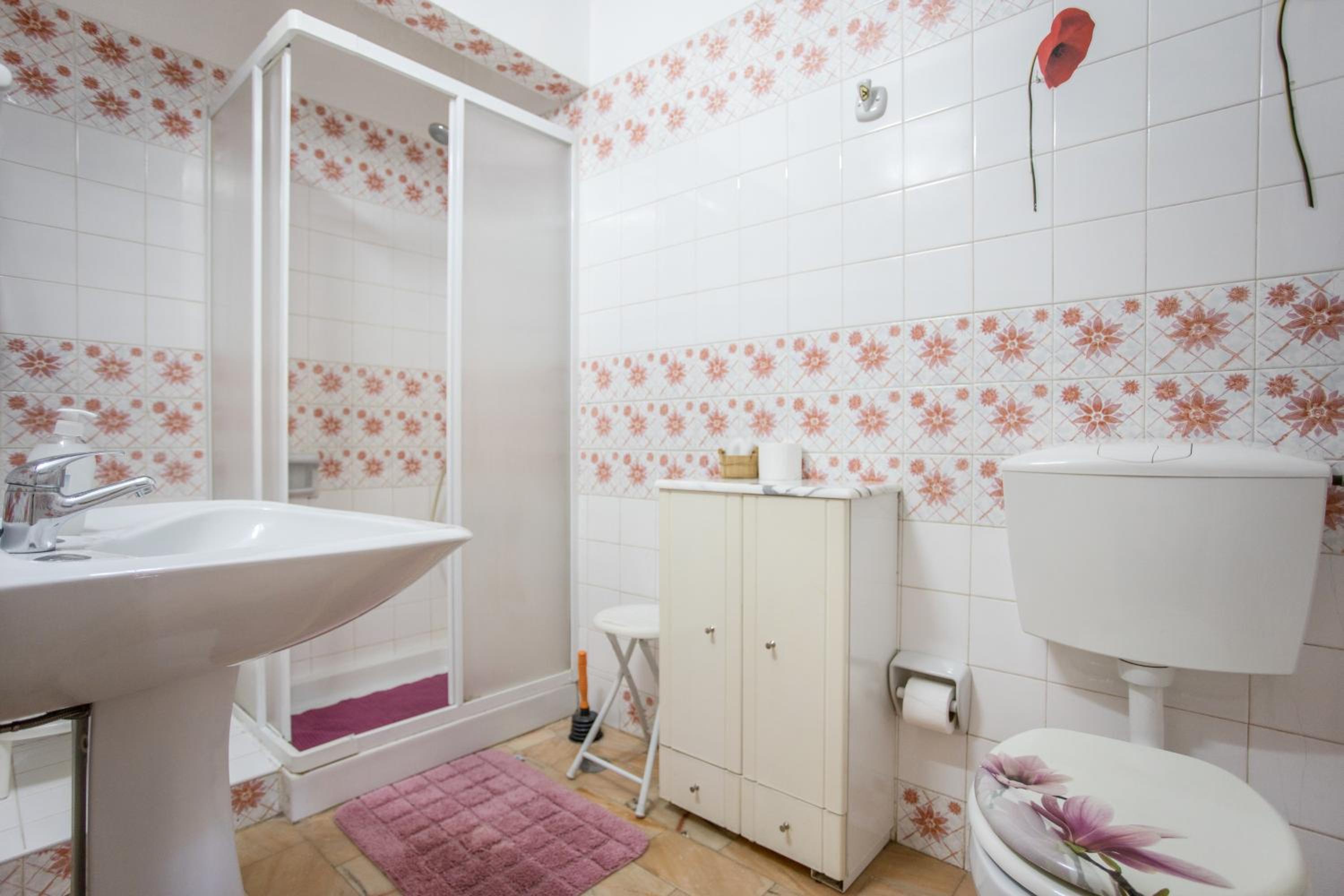 Studio with Private Garden en Lagos — bathroom