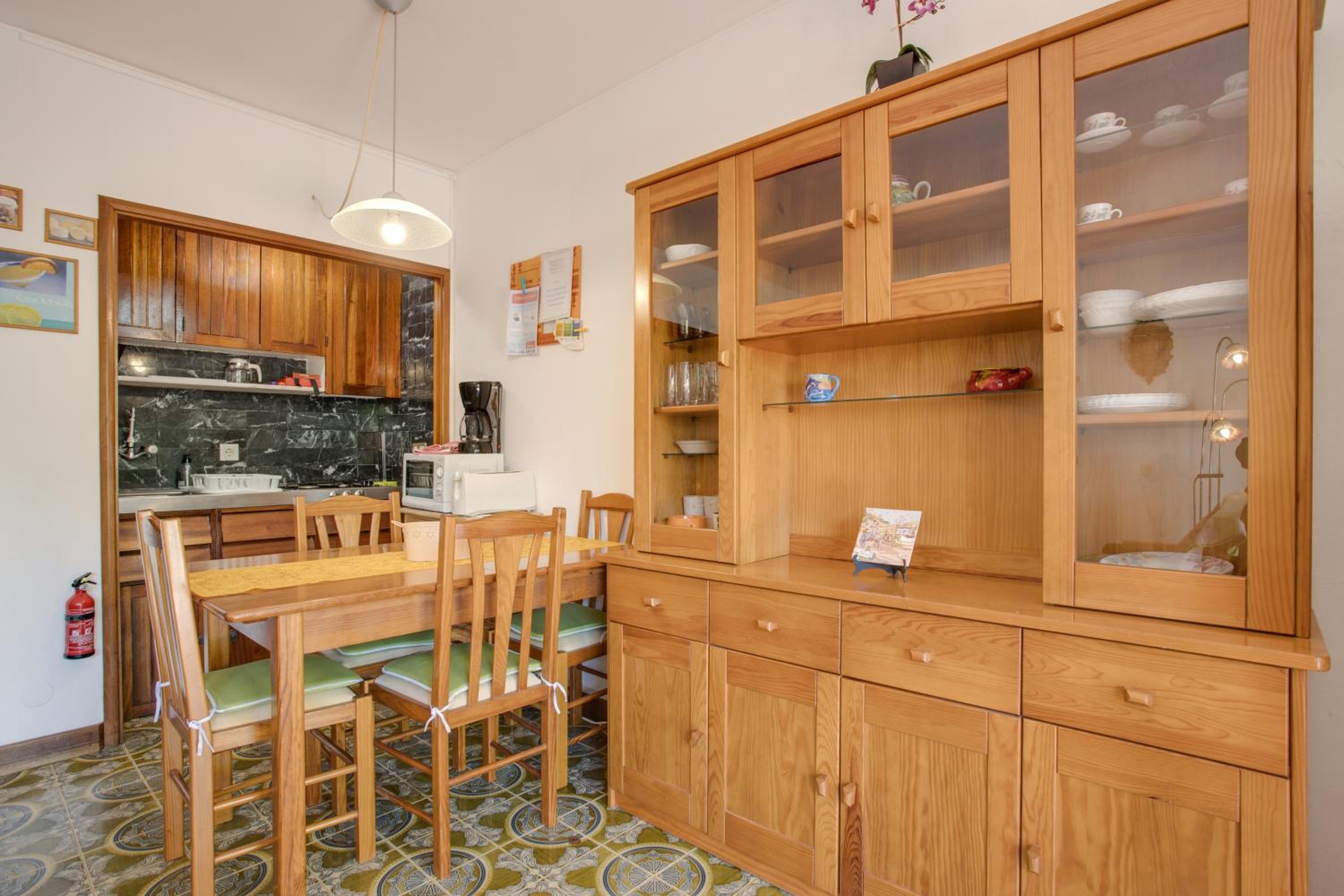 Studio with Private Garden en Lagos — kitchen