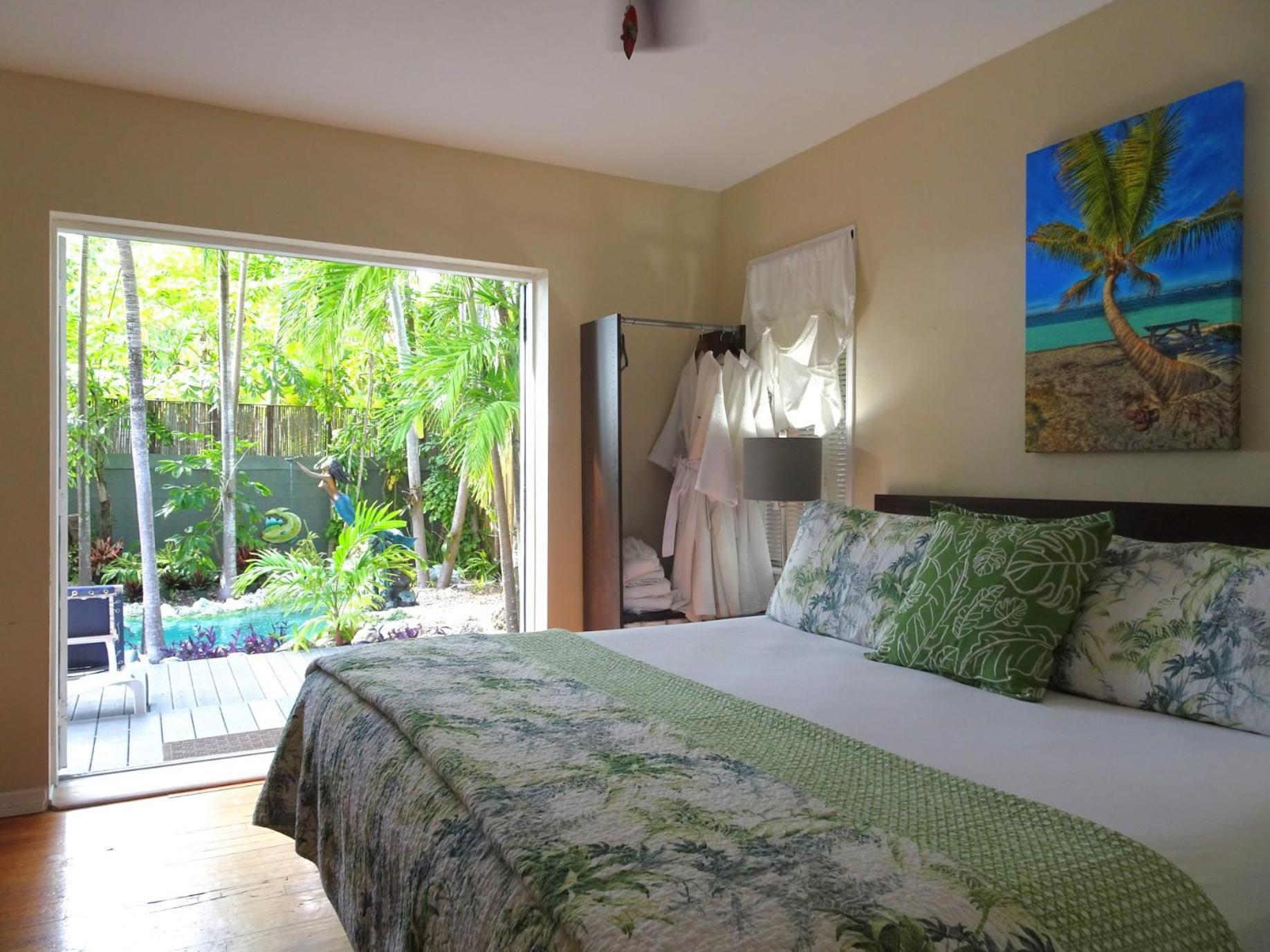Suite Dreams Inn by the beach