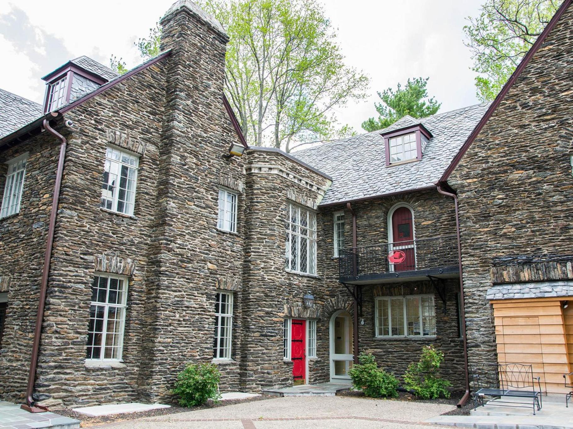 The Manor on Front
