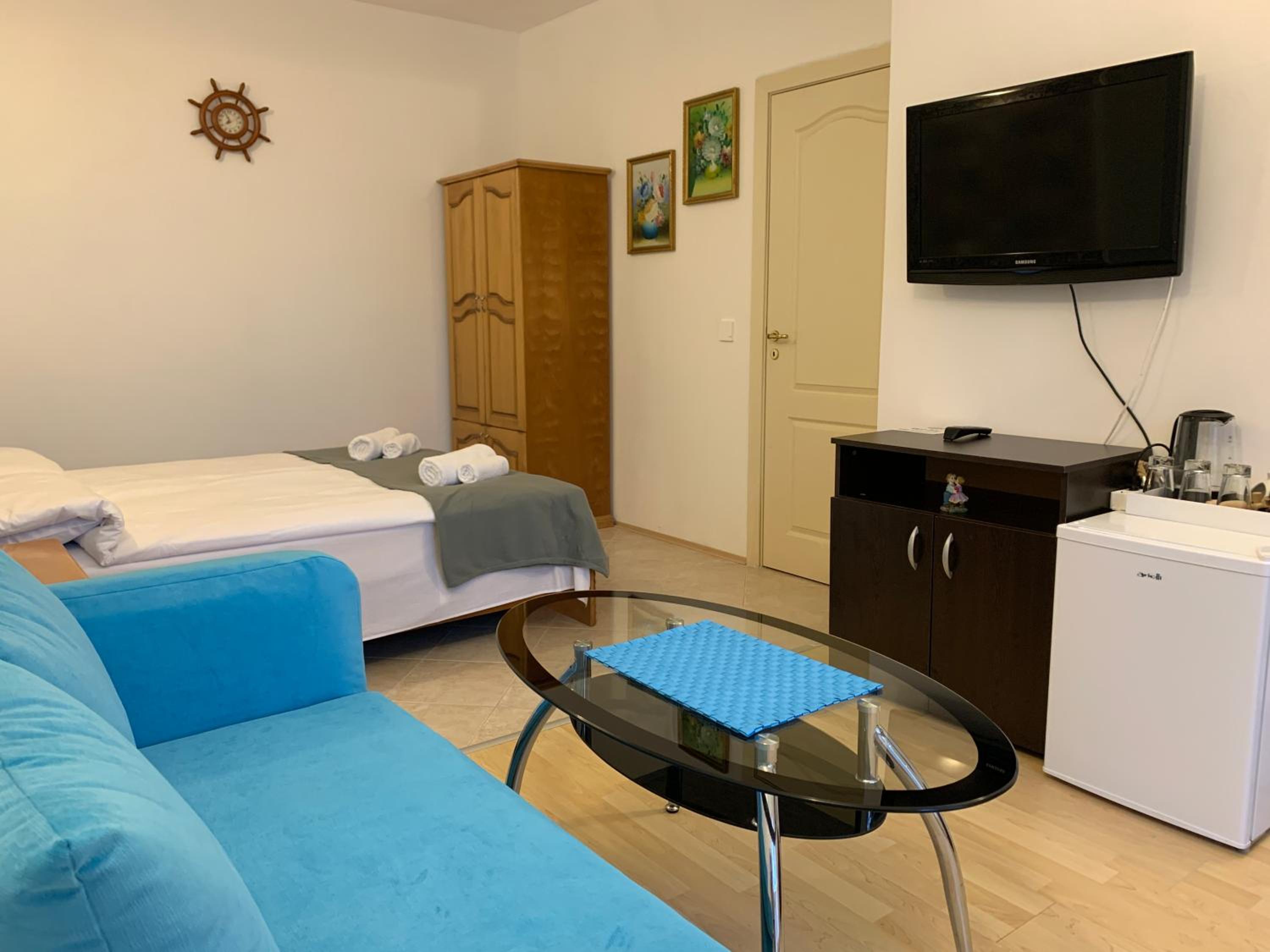 Sunray Guest House, Private Rooms & Apartment with Lovely Sea View