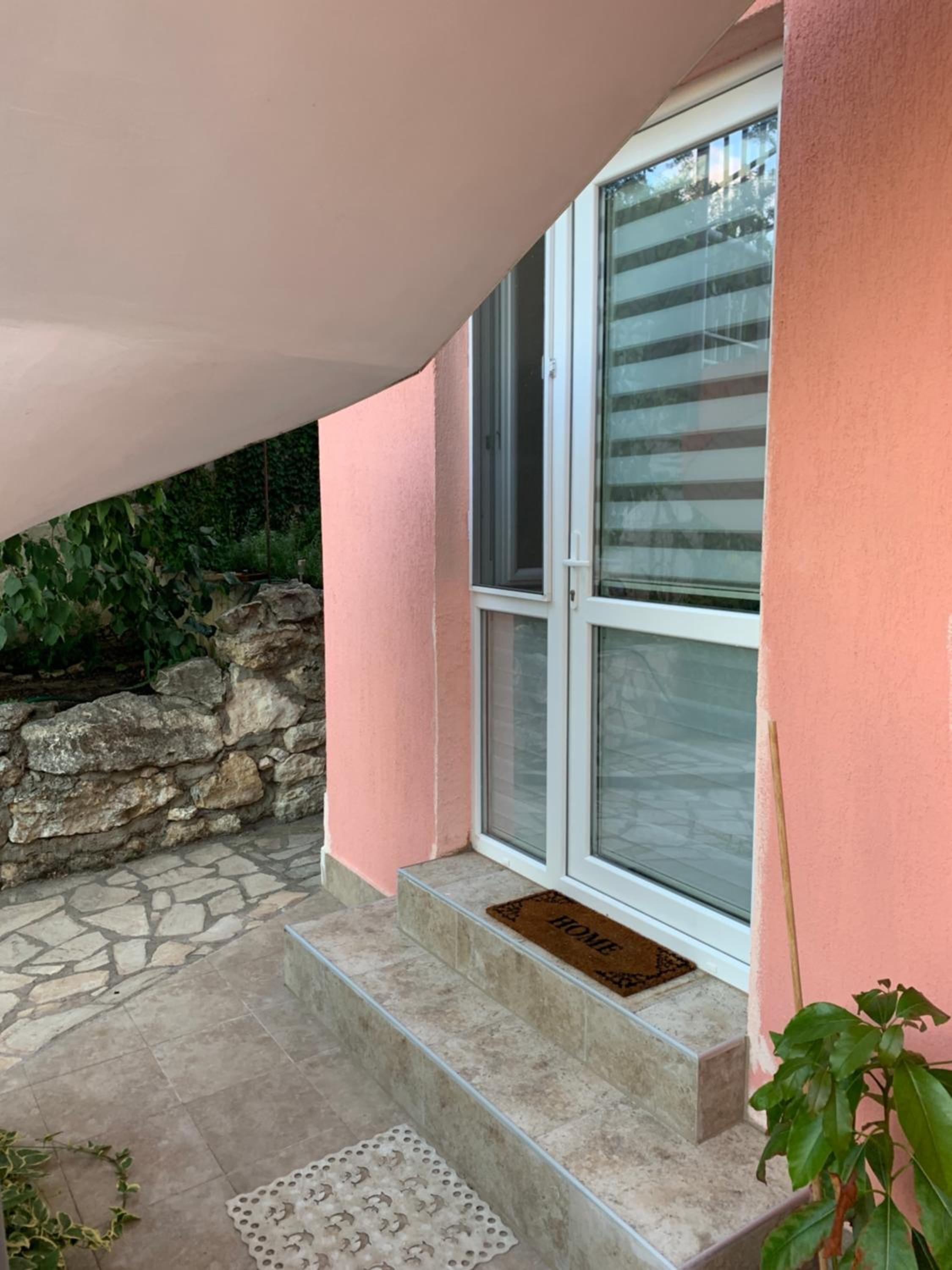 Sunray Guest House, Private Rooms & Apartment with Lovely Sea View