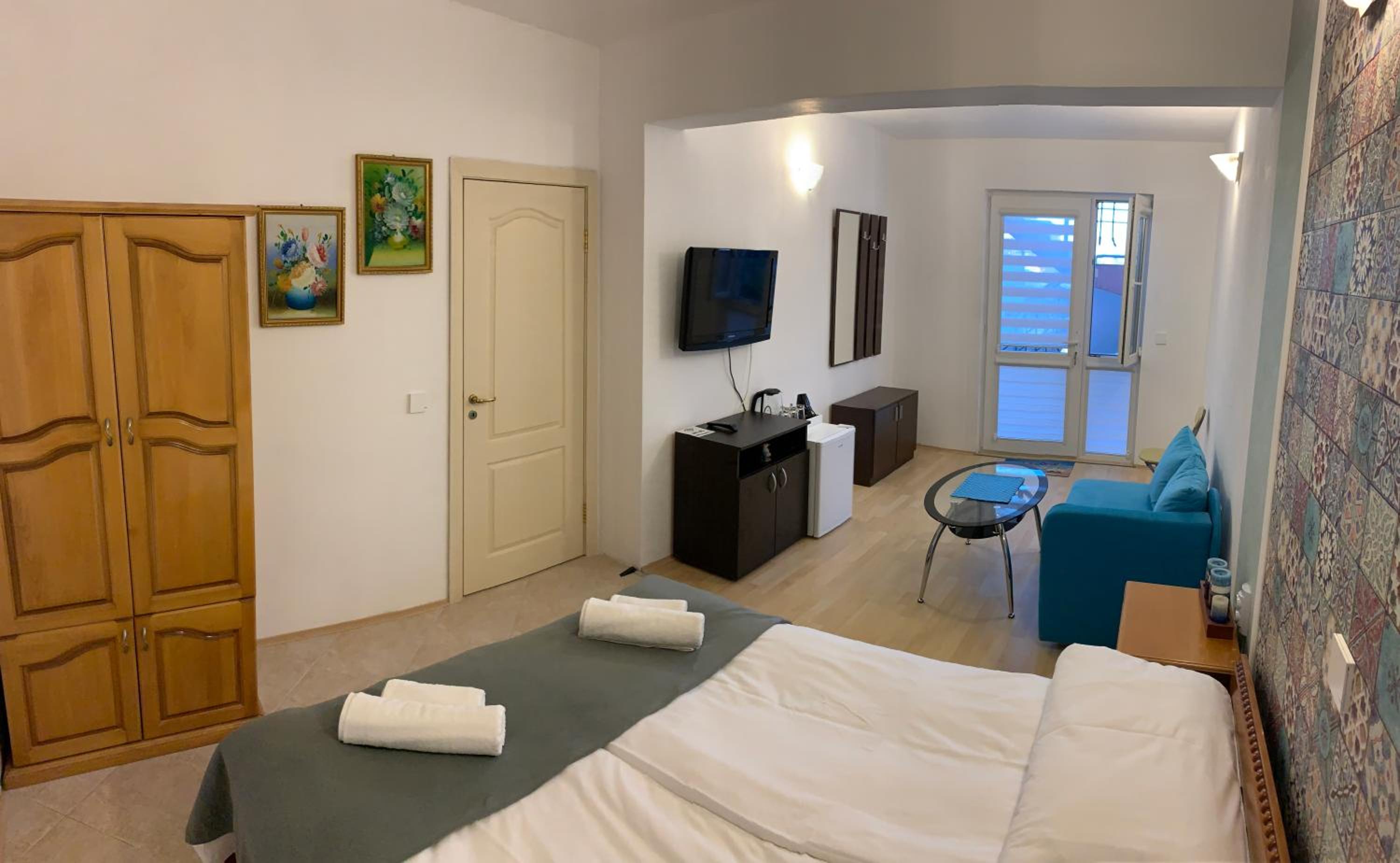 Sunray Guest House, Private Rooms & Apartment with Lovely Sea View