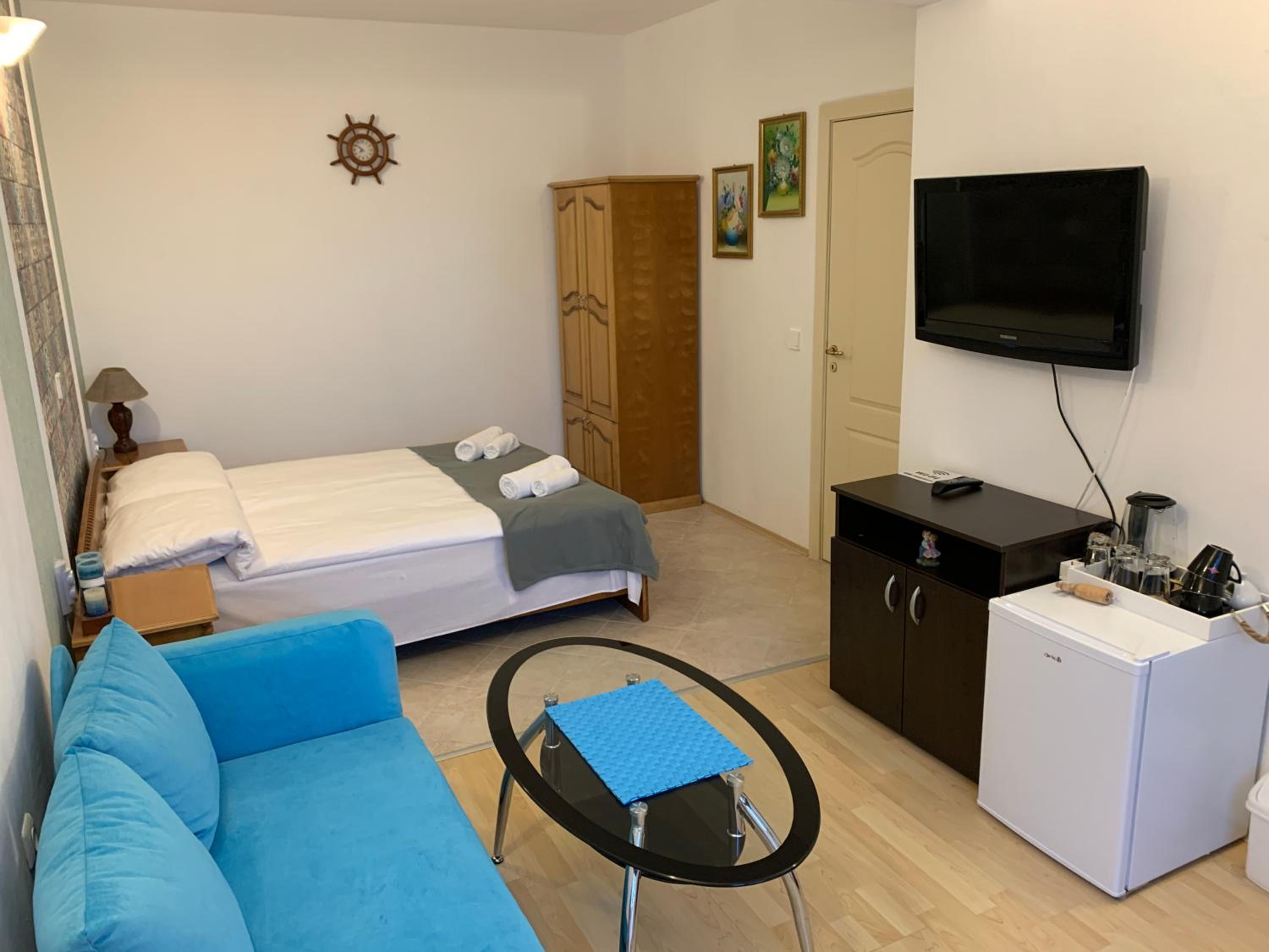Sunray Guest House, Private Rooms & Apartment with Lovely Sea View