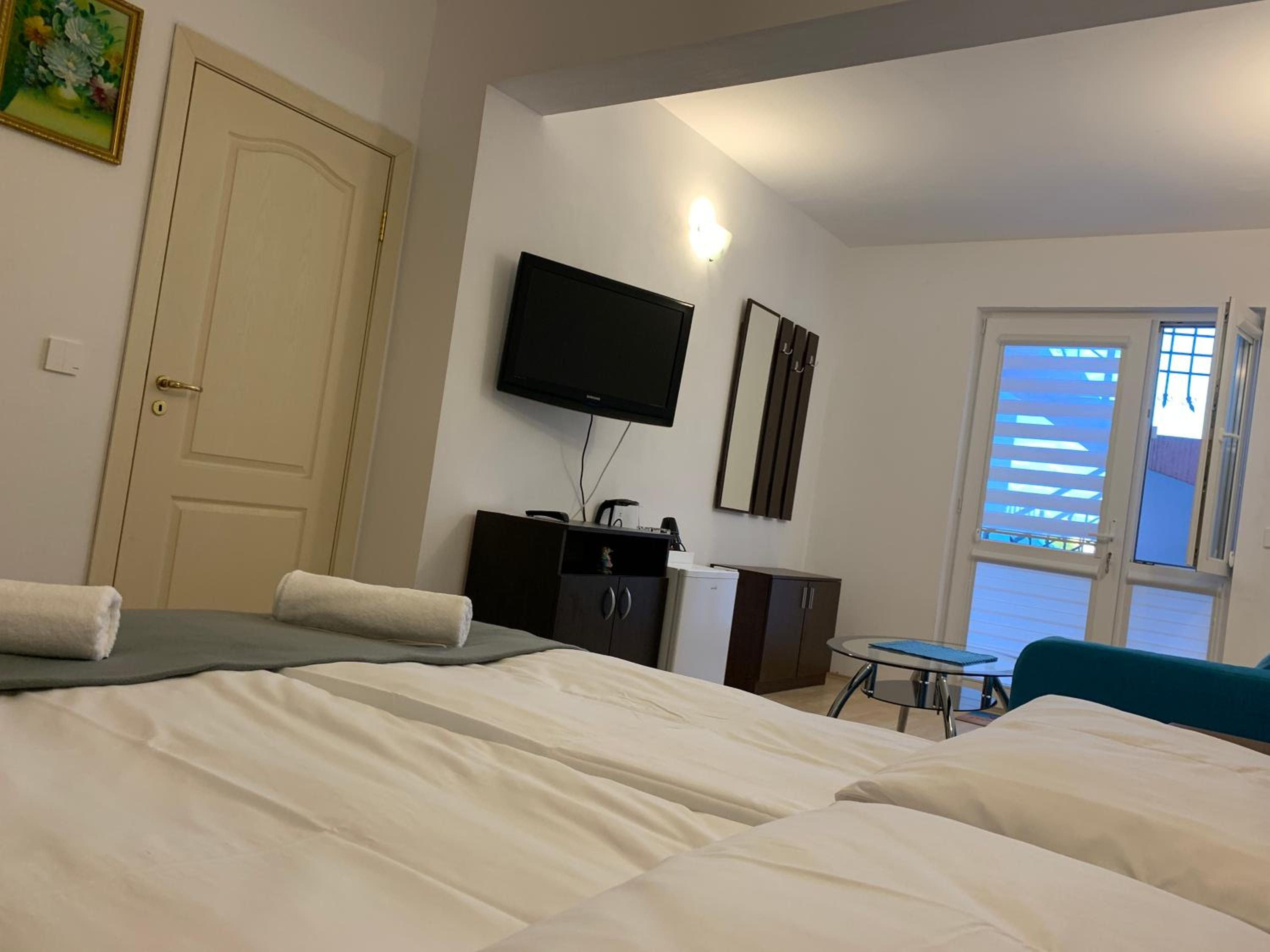 Sunray Guest House, Private Rooms & Apartment with Lovely Sea View