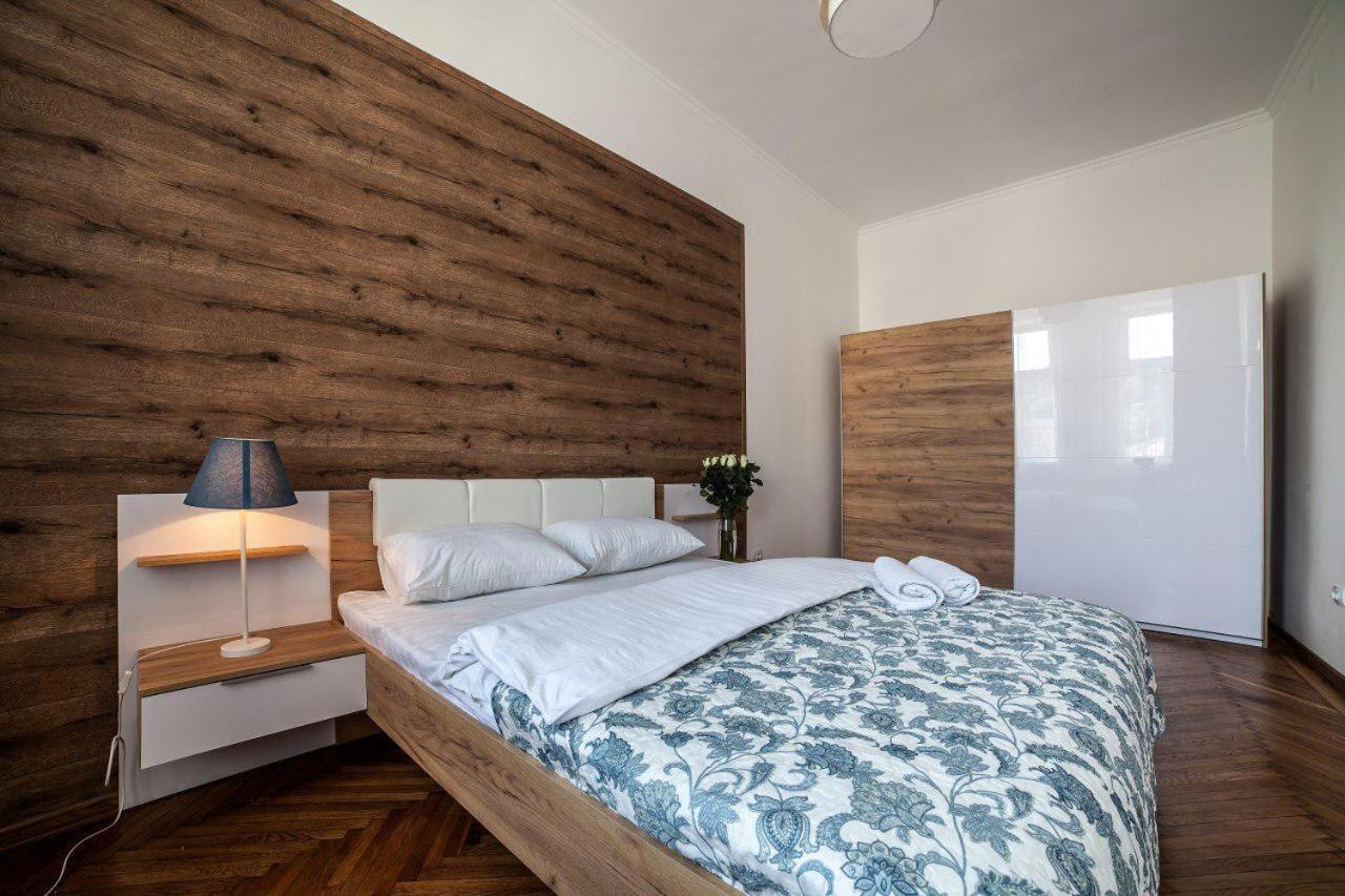 Apartament on Kulisha street