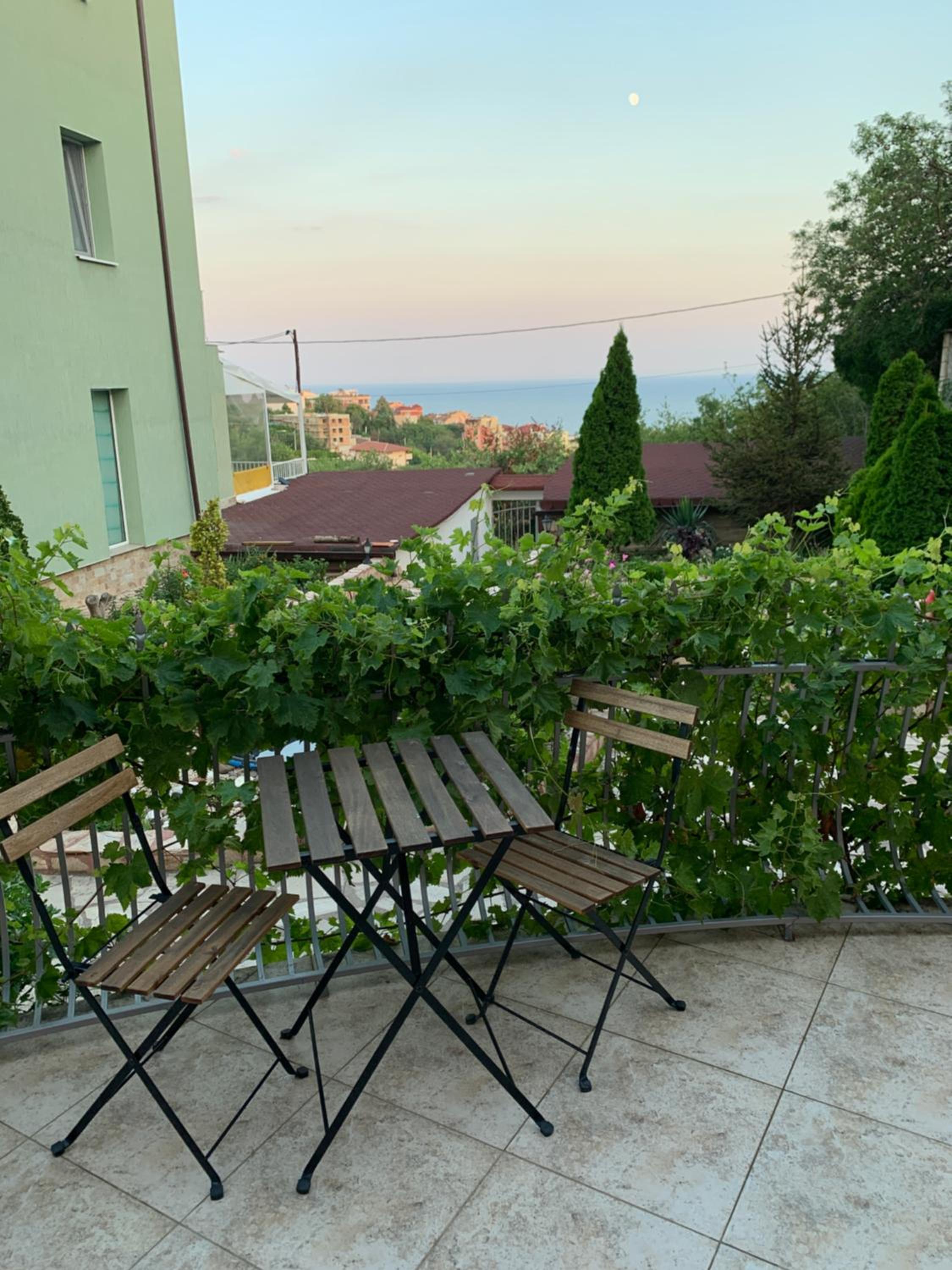 Sunray Guest House, Private Rooms & Apartment with Lovely Sea View