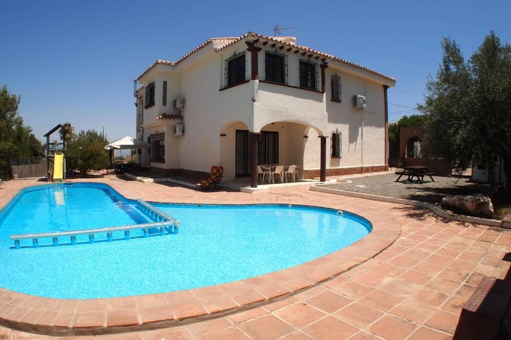 Preciosa villa con gran piscina y fabulosas vistas