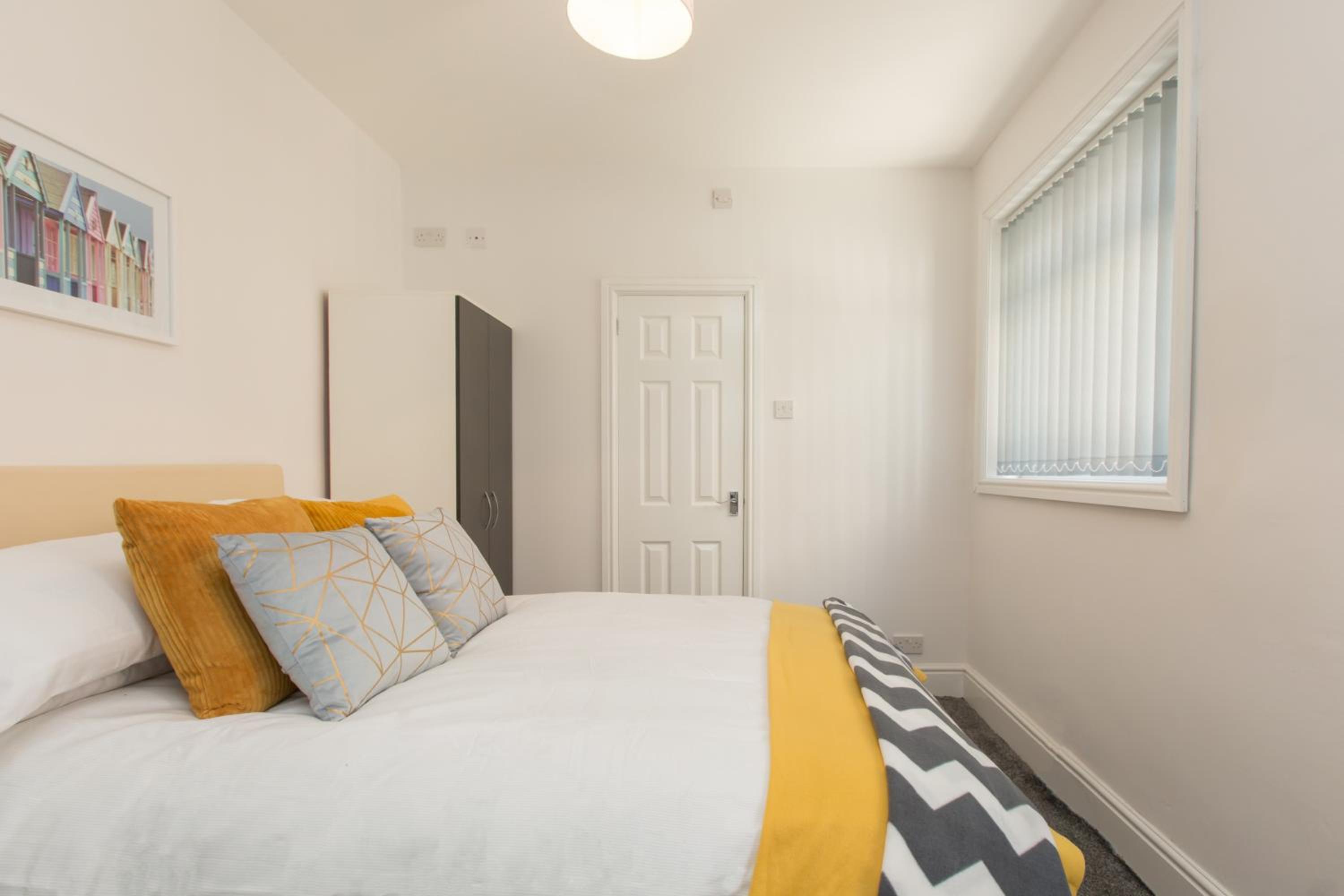 Crewe Vacations - Crewe Rooms Brooklyn Street - Property Image 1