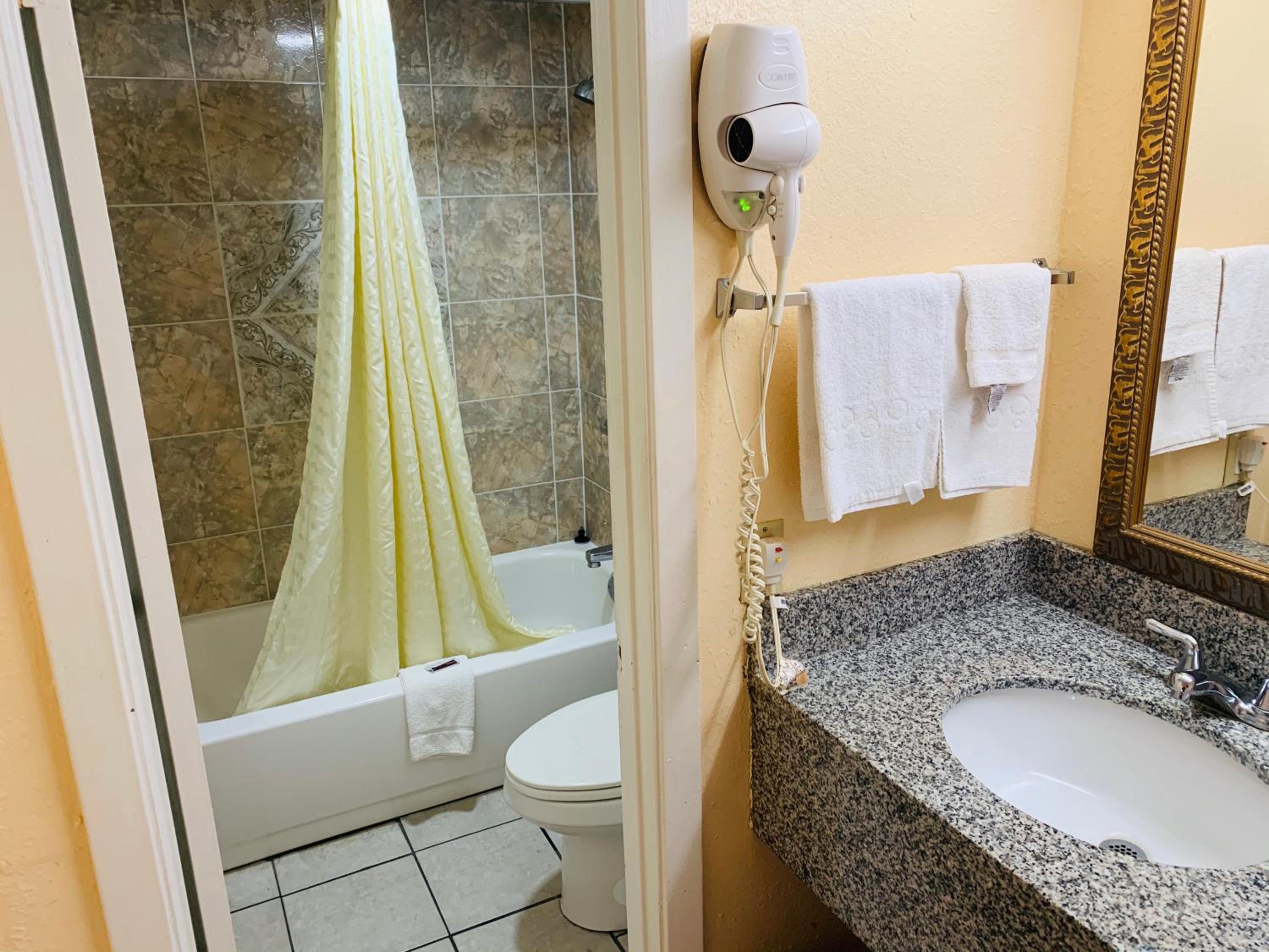 Ruston Vacations - Budget Inn Jonesboro - Property Image 5