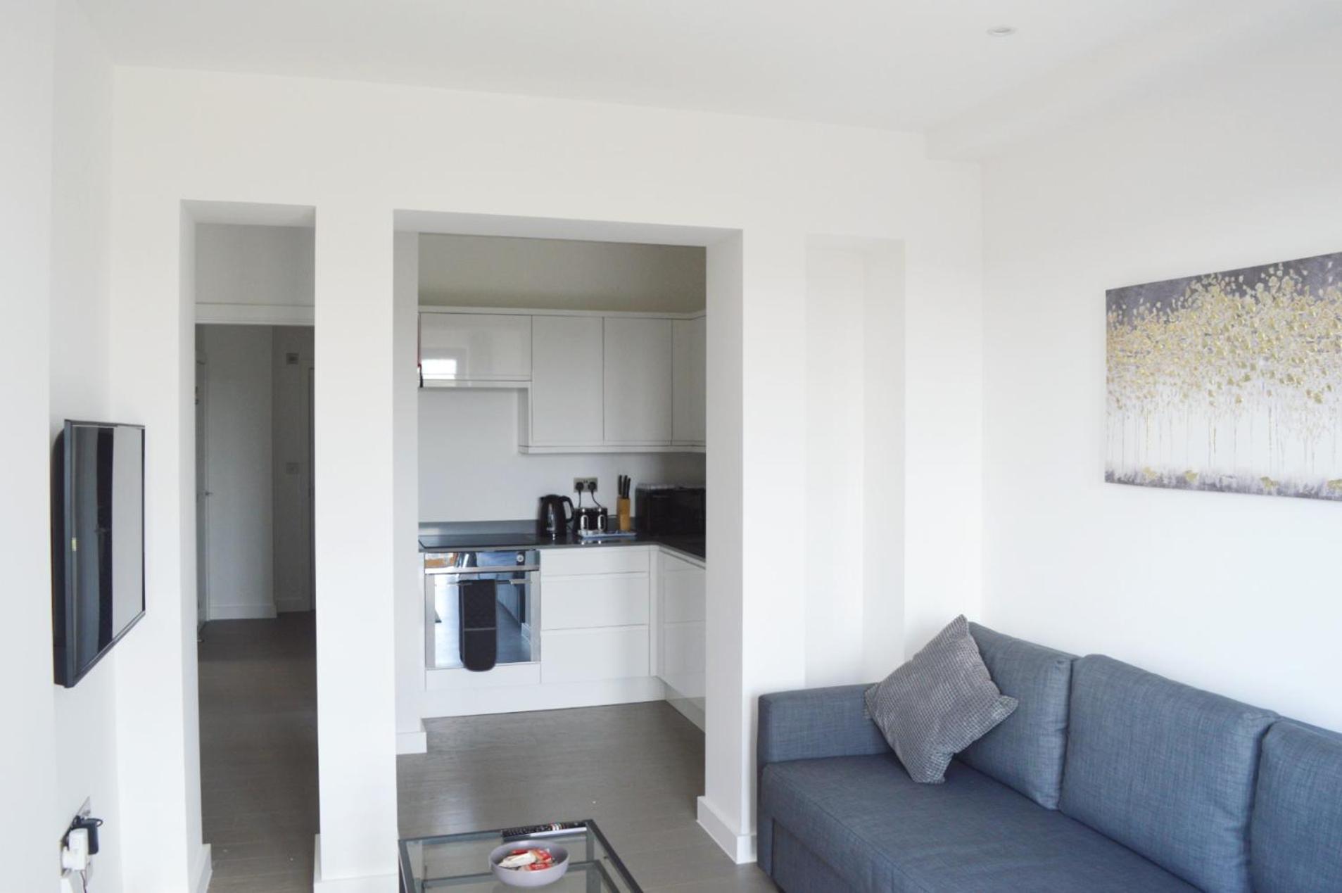 Deluxe 2 Bedroom St Albans Apartment - Free WiFi view 2