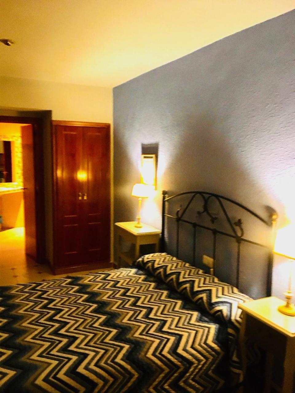 Hostal León view 5