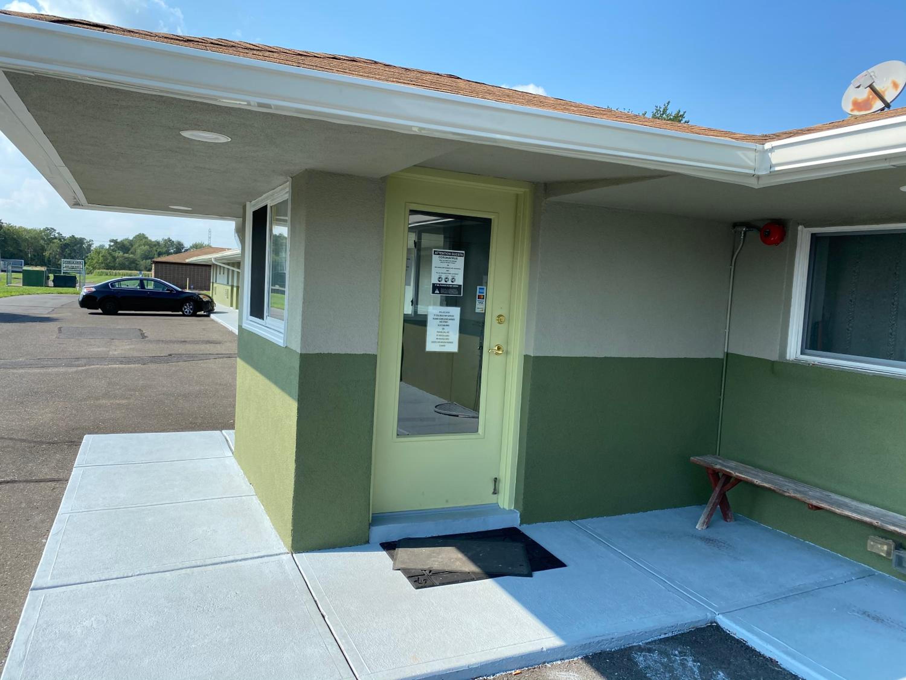 Red Carpet Inn & Suites Wrightstown