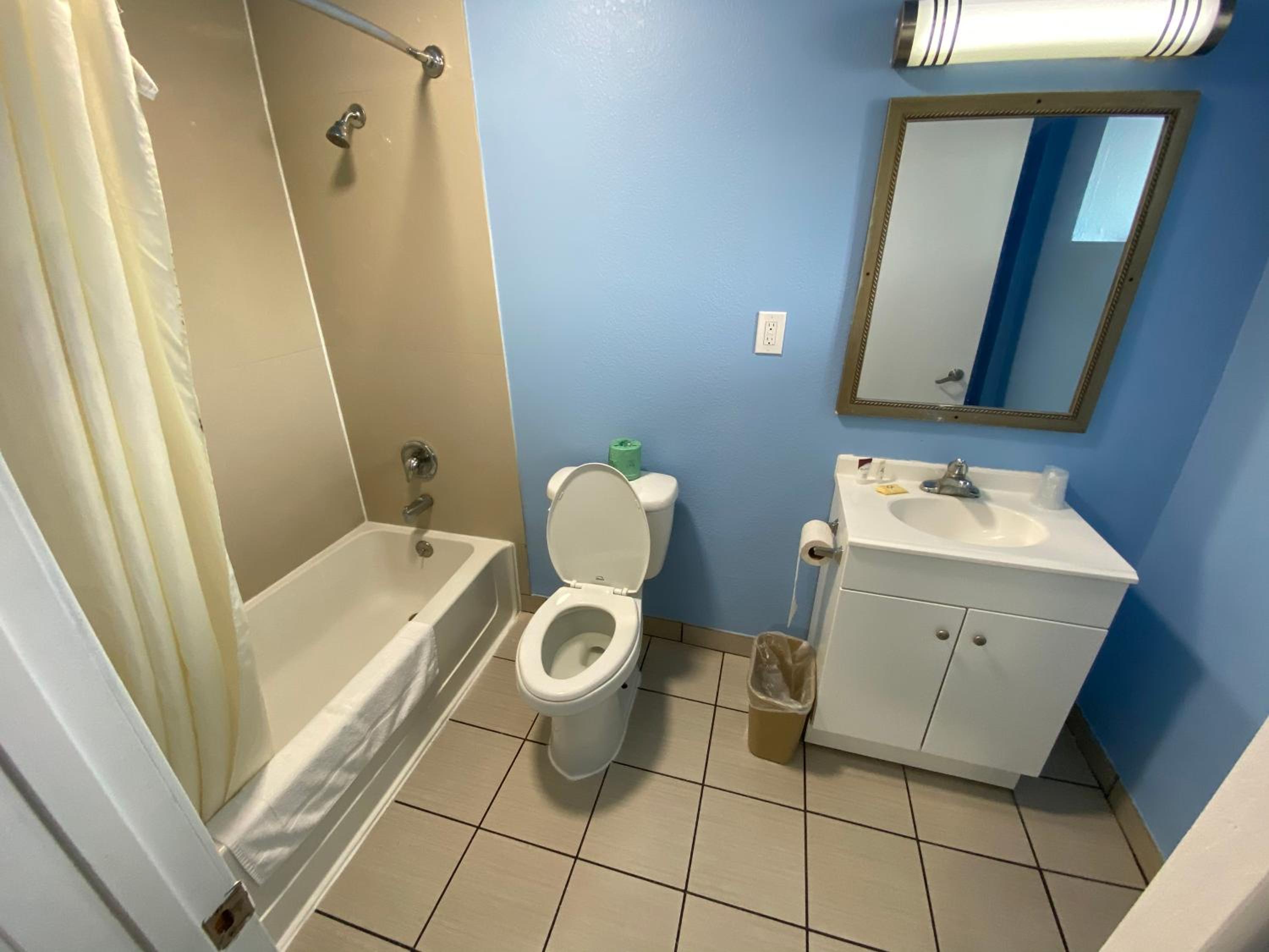 Red Carpet Inn & Suites Wrightstown
