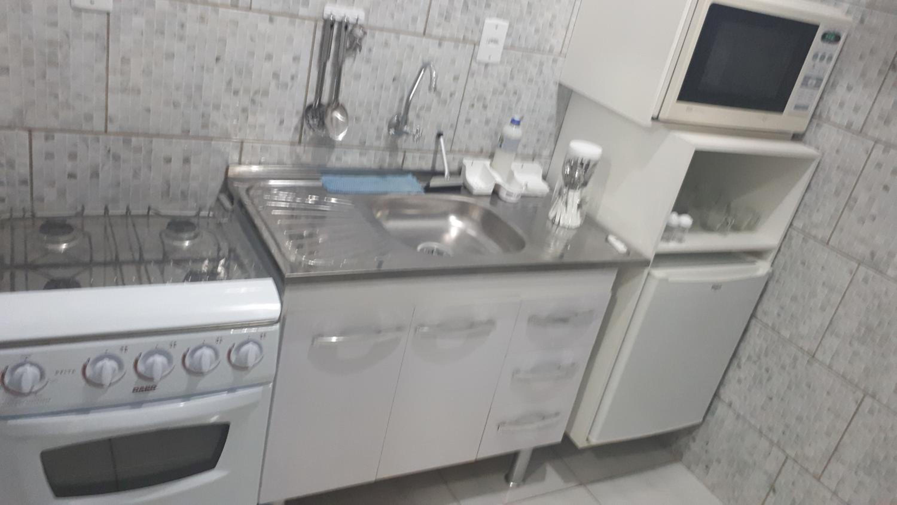 Flat familiar com ar,wi fi,cozinha e garagem