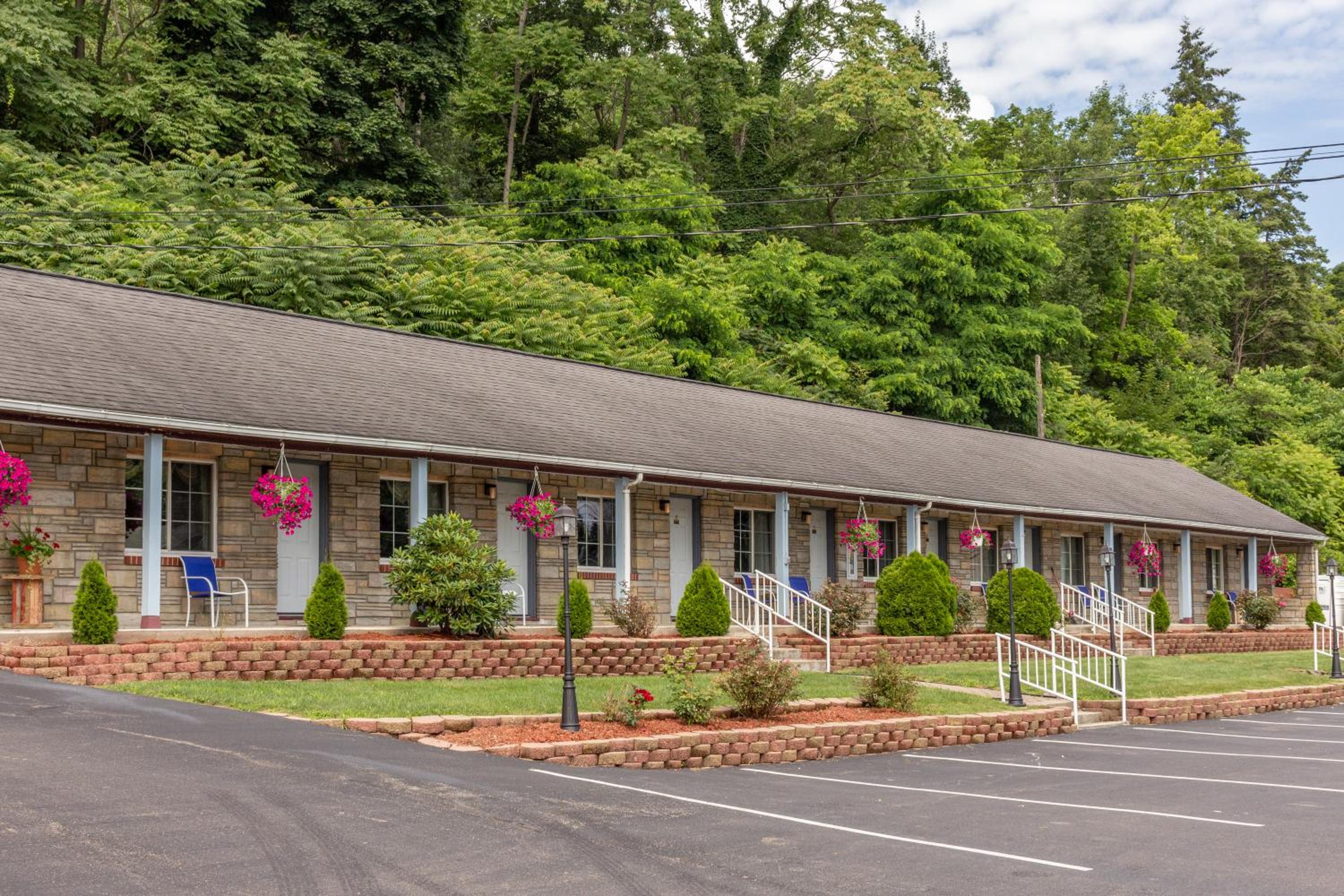 Budget Inn Watkins Glen view 3