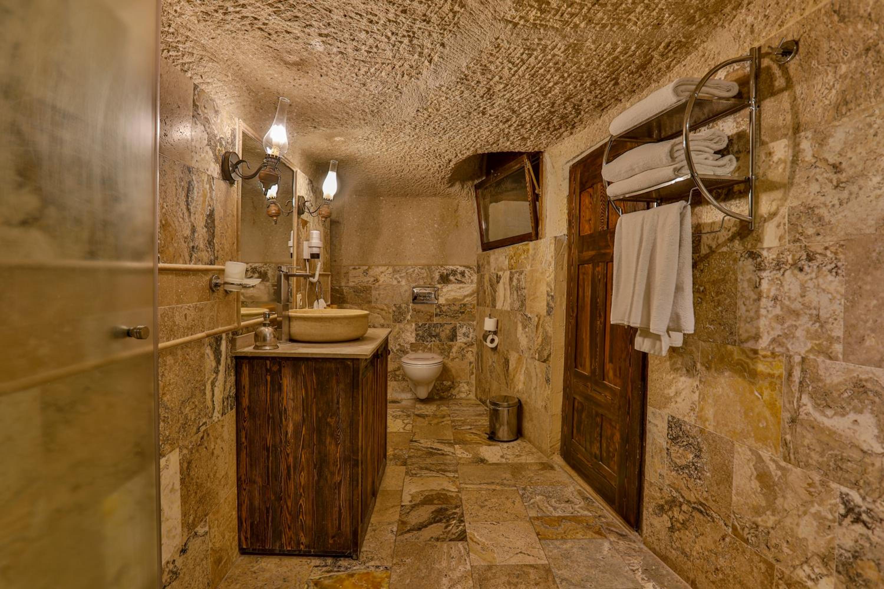 Hidden Cave Hotel - Image 9