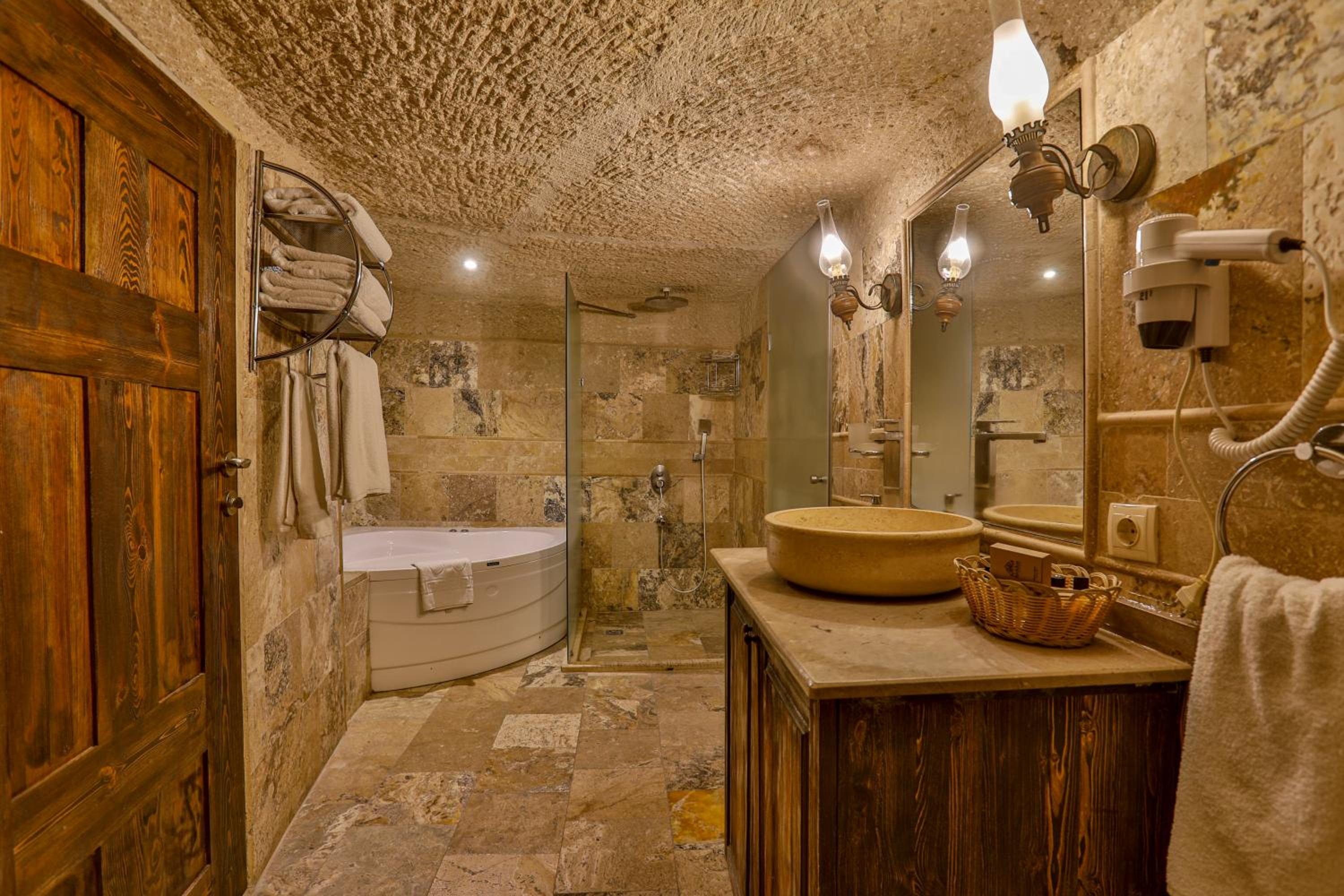Hidden Cave Hotel - Image 10