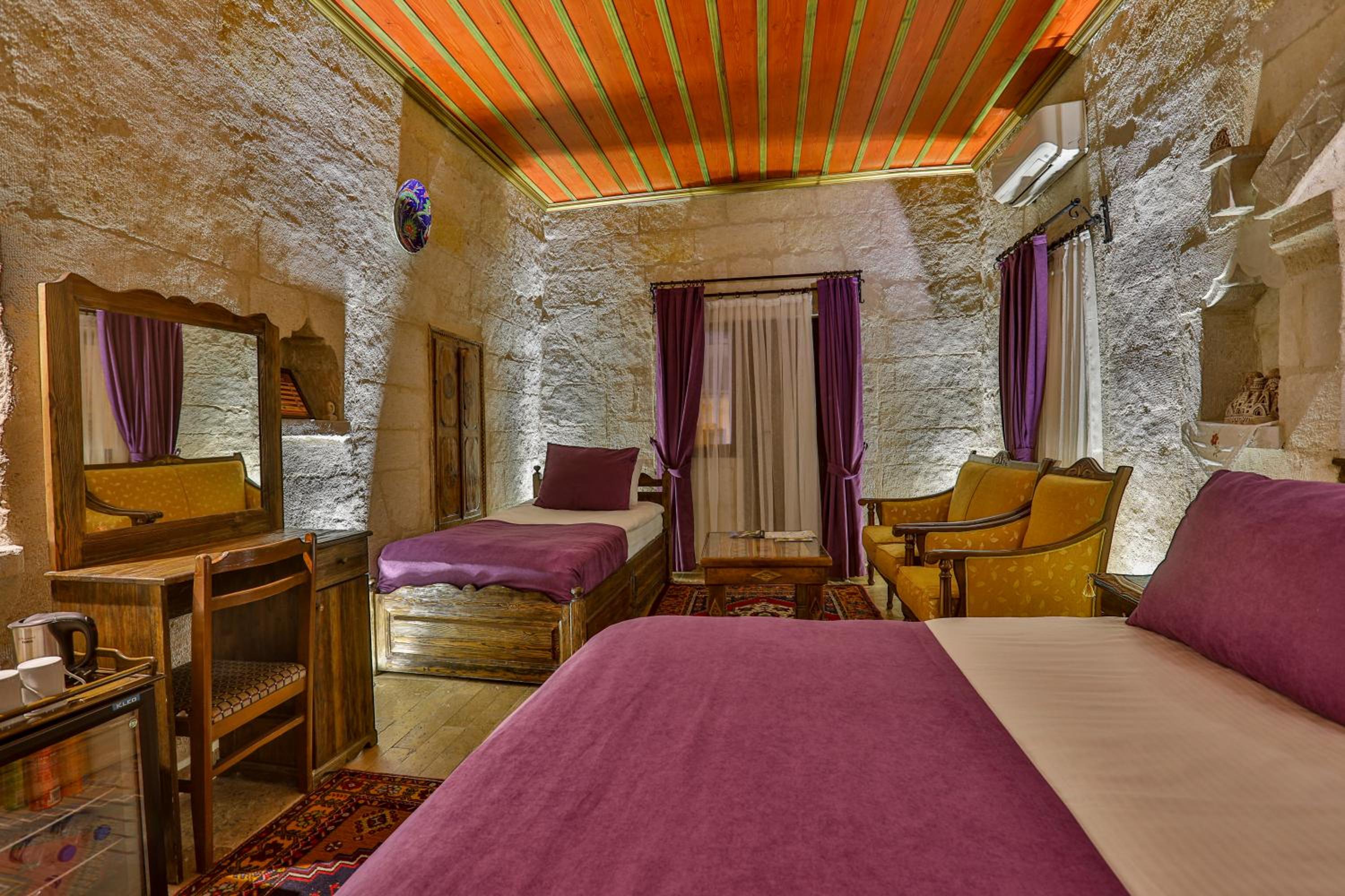 Hidden Cave Hotel - Image 11