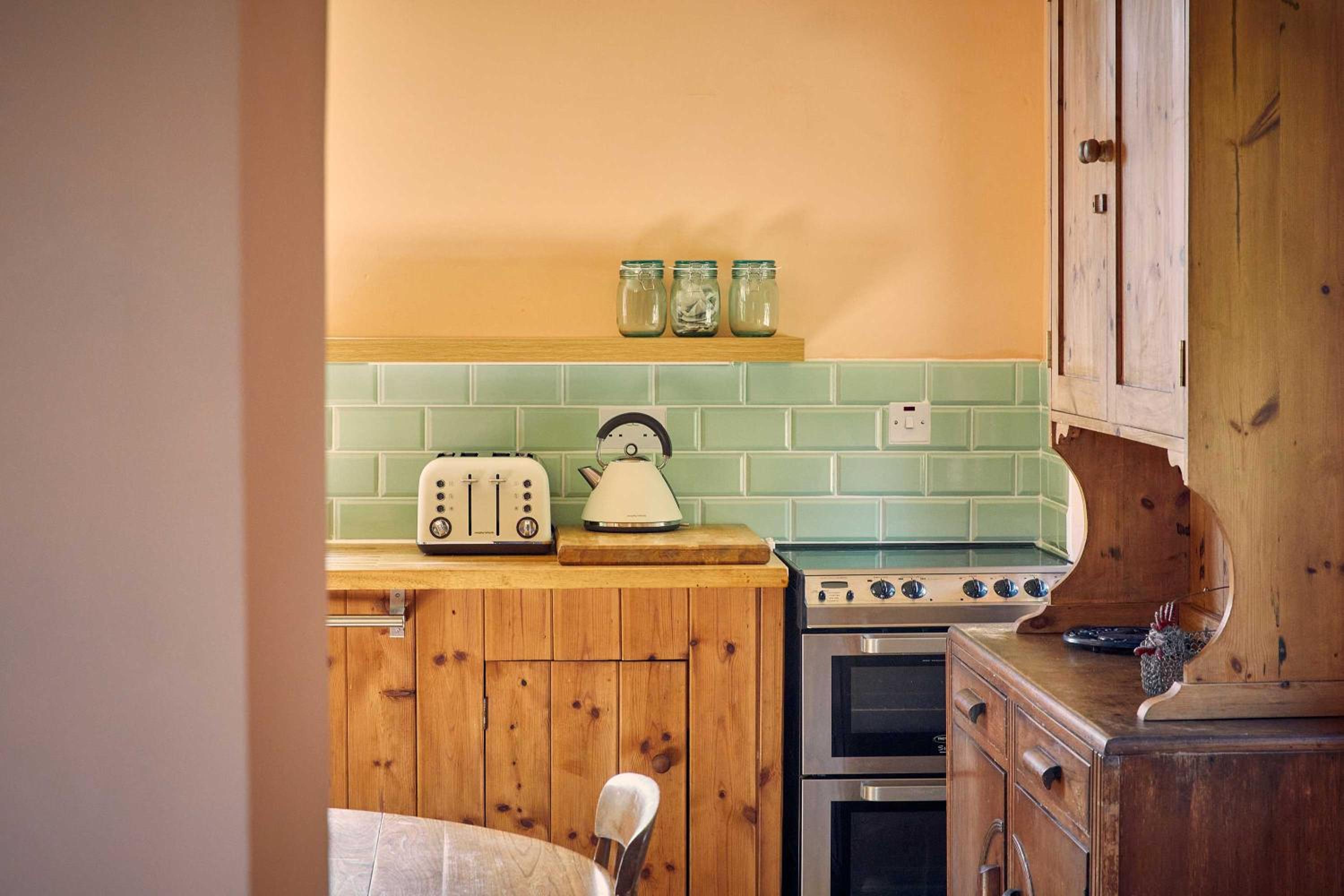 Host & Stay - The Red Brick Barn view 5