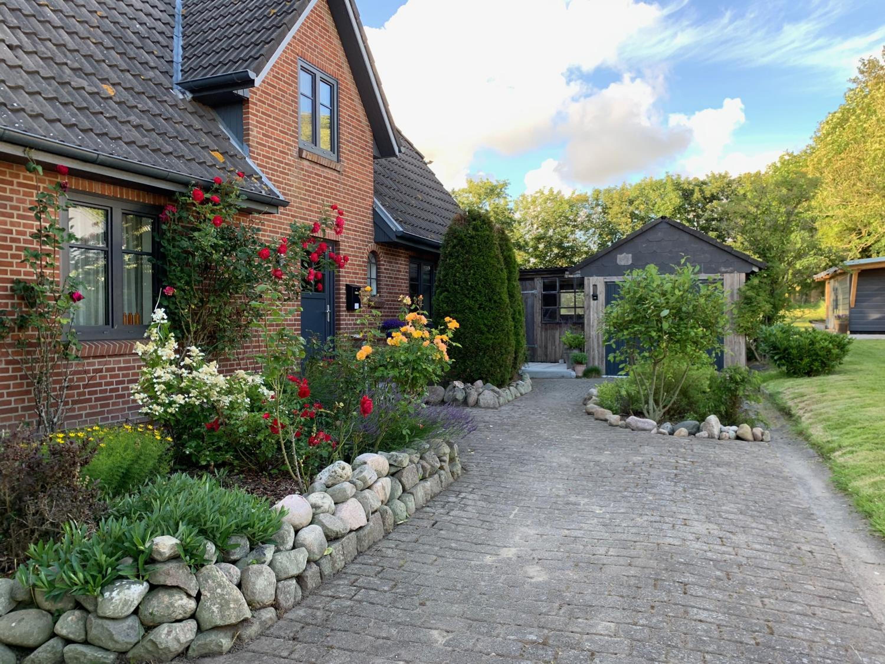 Charmantes Haus mit zwei Ferienwohnungen und großem Garten in Aventoft - Enjoy!
