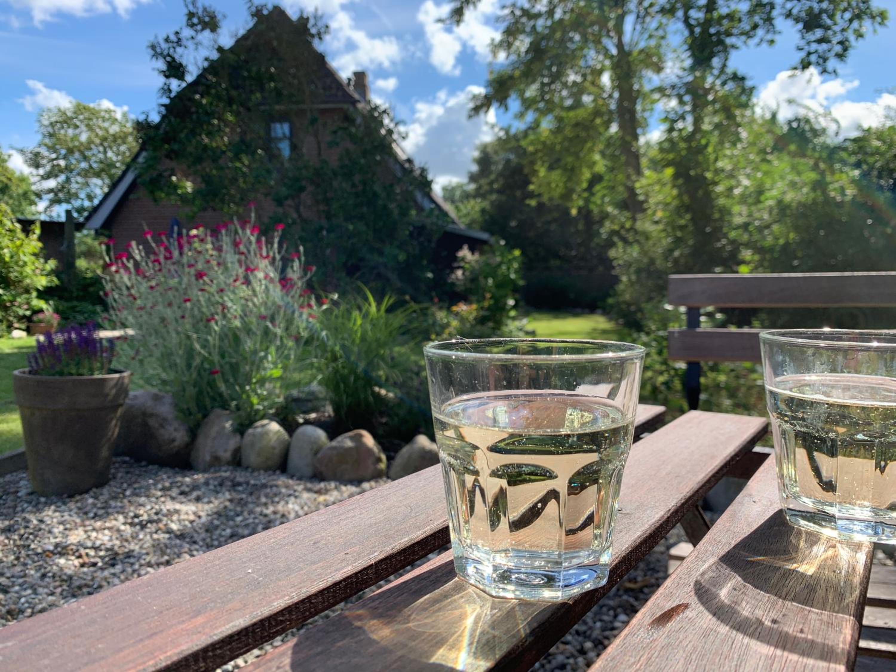 Charmantes Haus mit zwei Ferienwohnungen und großem Garten in Aventoft - Enjoy!