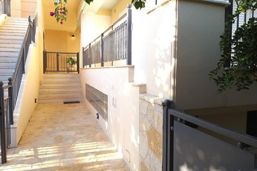 Modern and independent apartment 83 m2, with garden, 5min to the beach and the city center