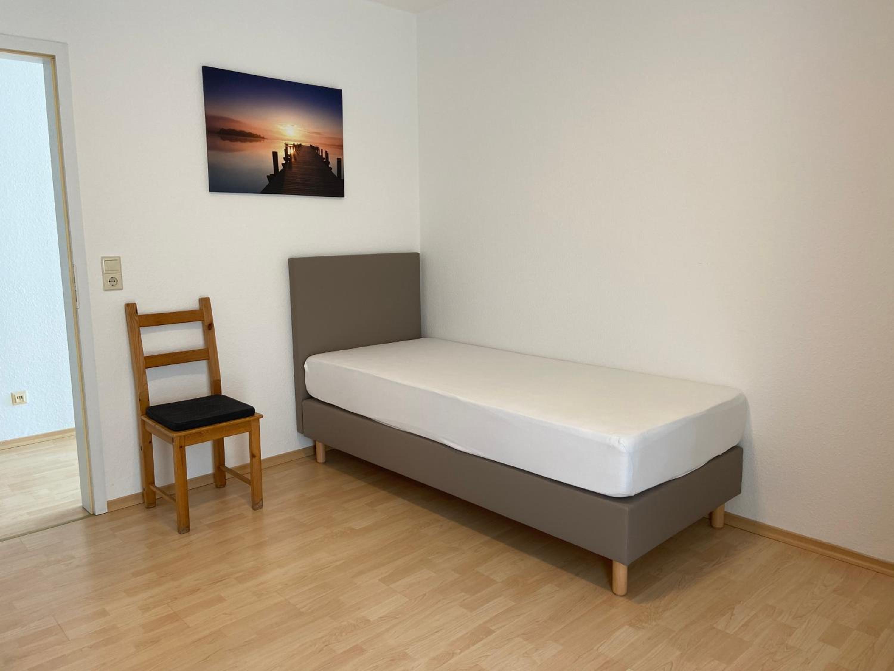 Wohnung mit 2 Einzelzimmer gemeinsamer Küchen/Bad/Balkon-Nutzung view 4