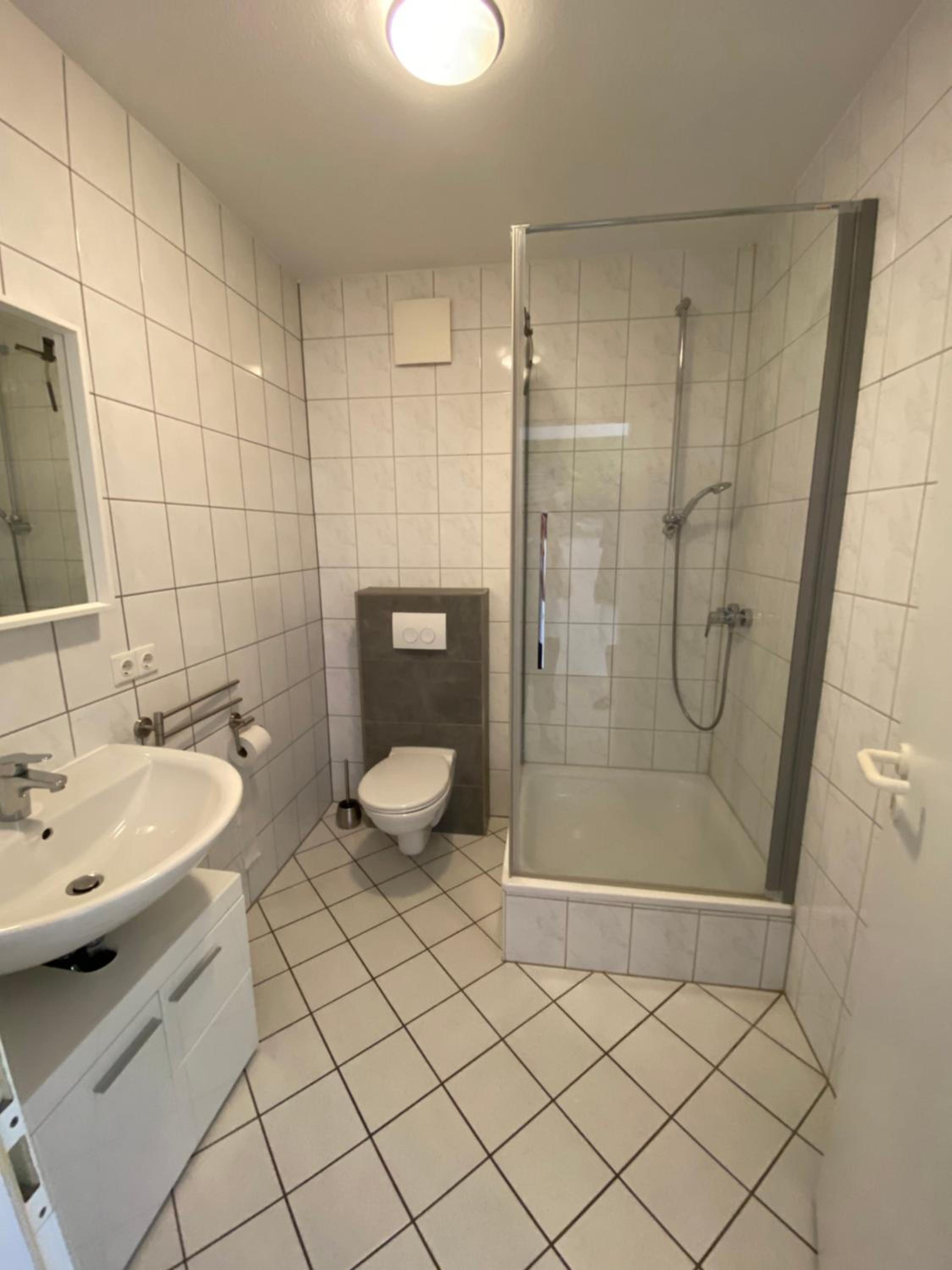Wohnung mit 2 Einzelzimmer gemeinsamer Küchen/Bad/Balkon-Nutzung view 2