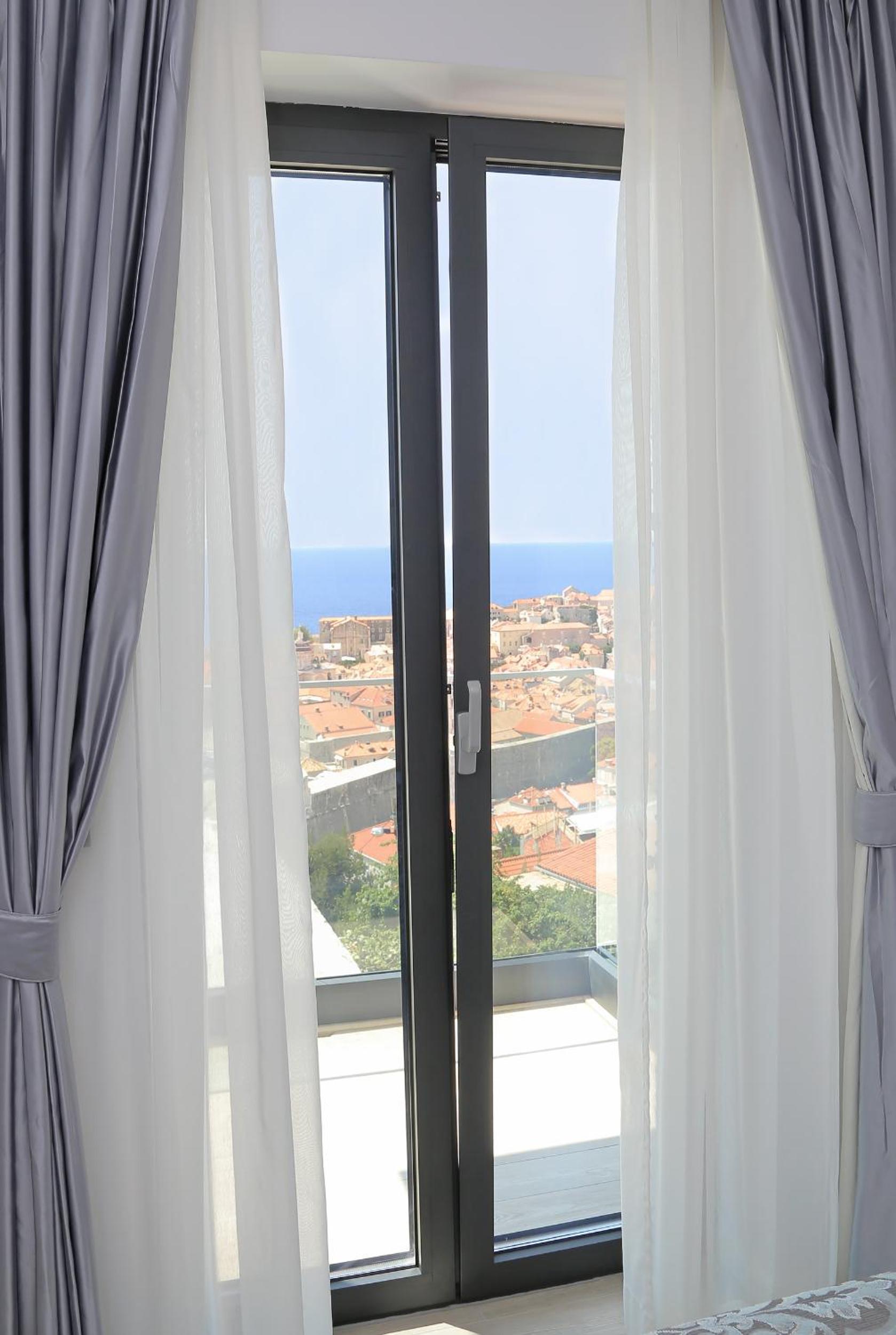 Luxury Amarin Apartment