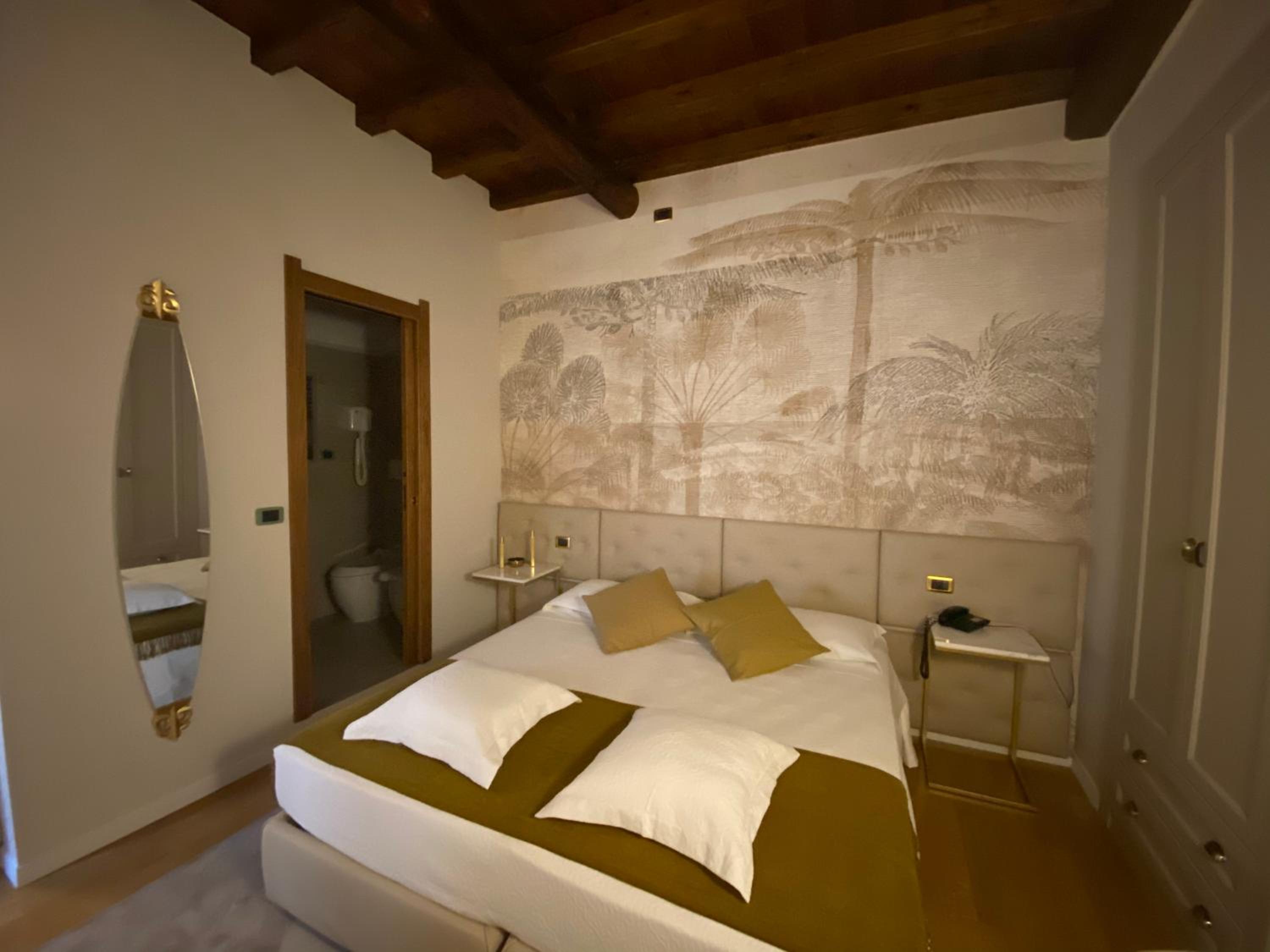 Condotti Rooms