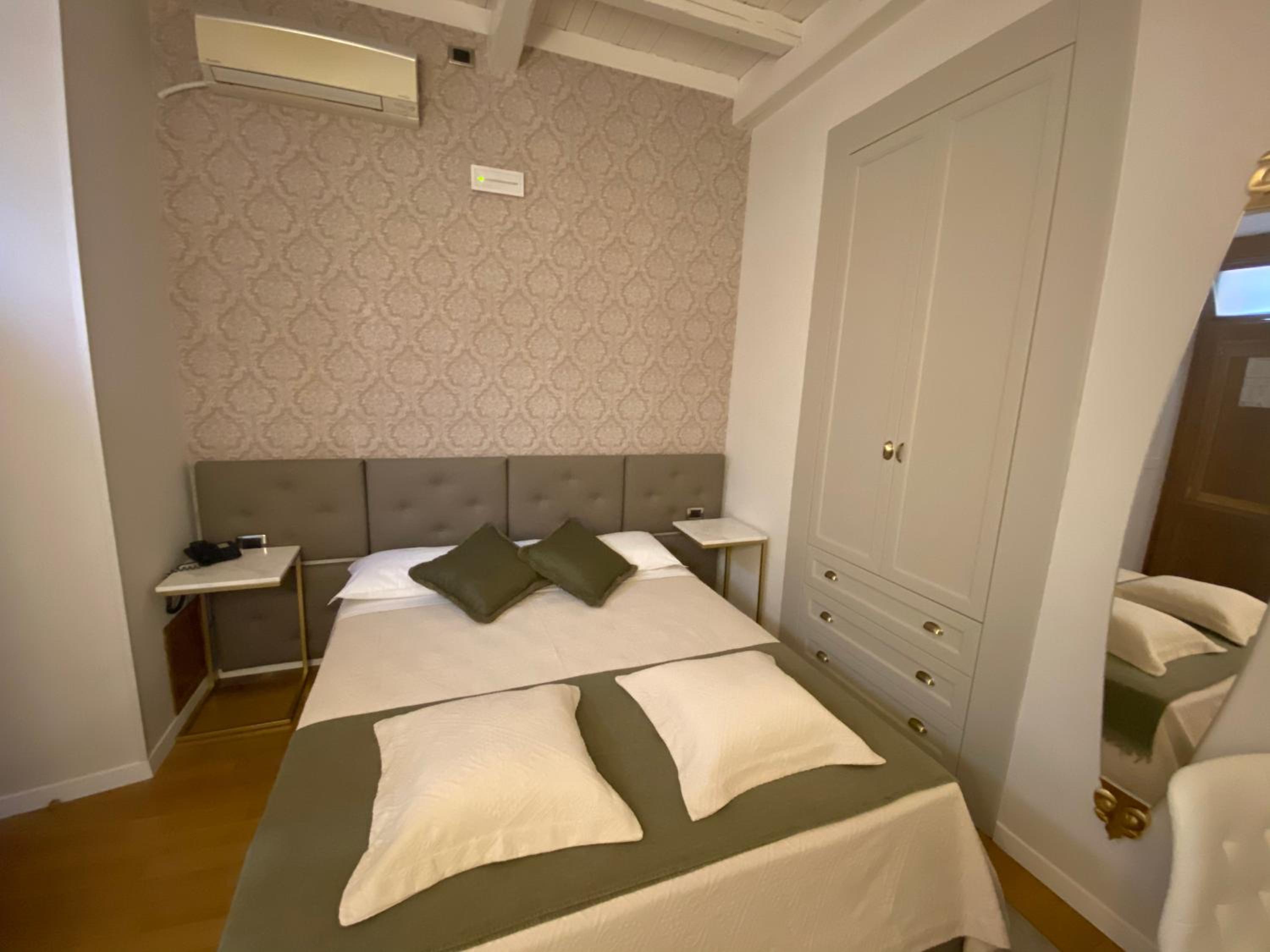 Condotti Rooms