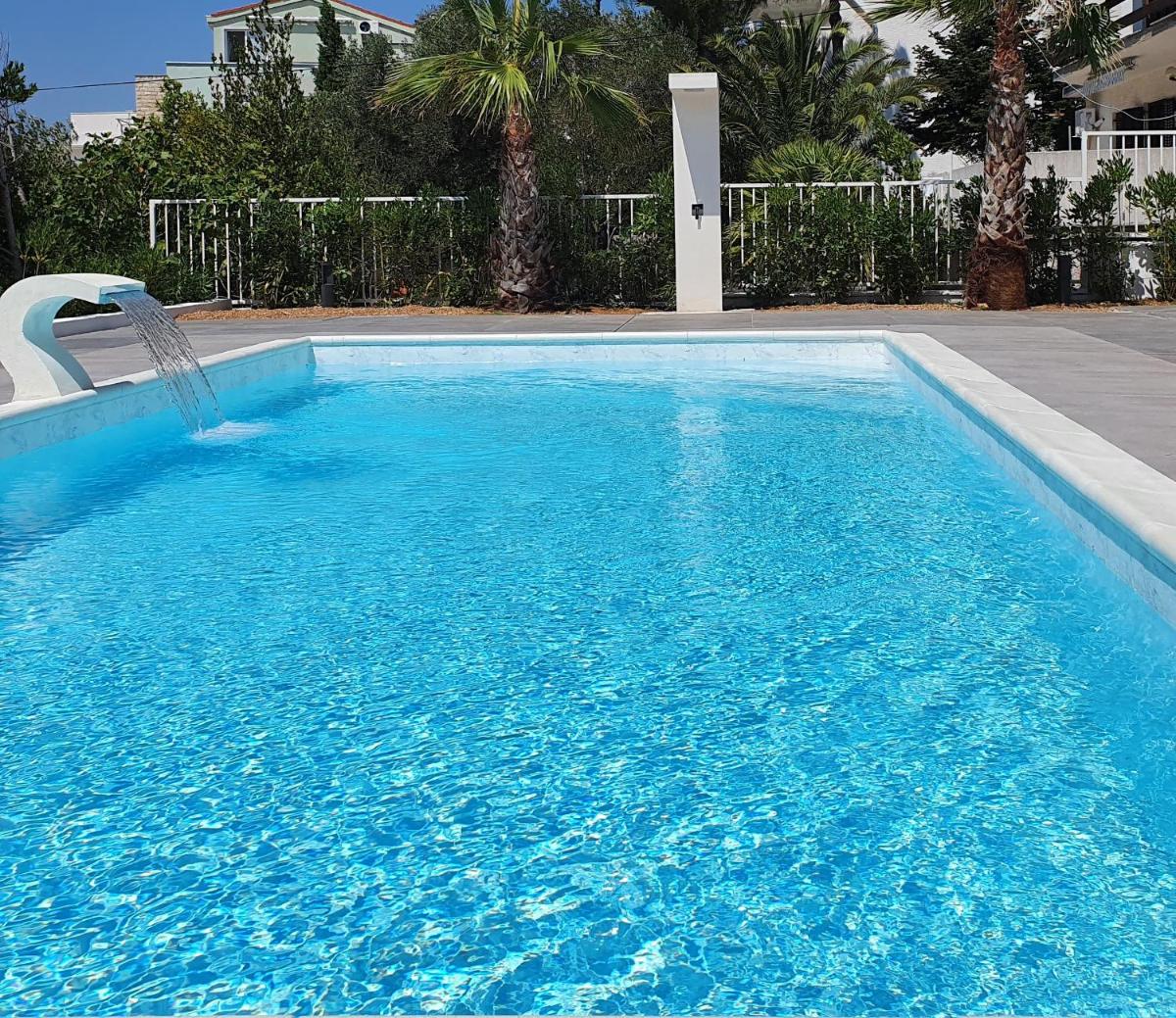 Villa Aquamarine Apartments view 3