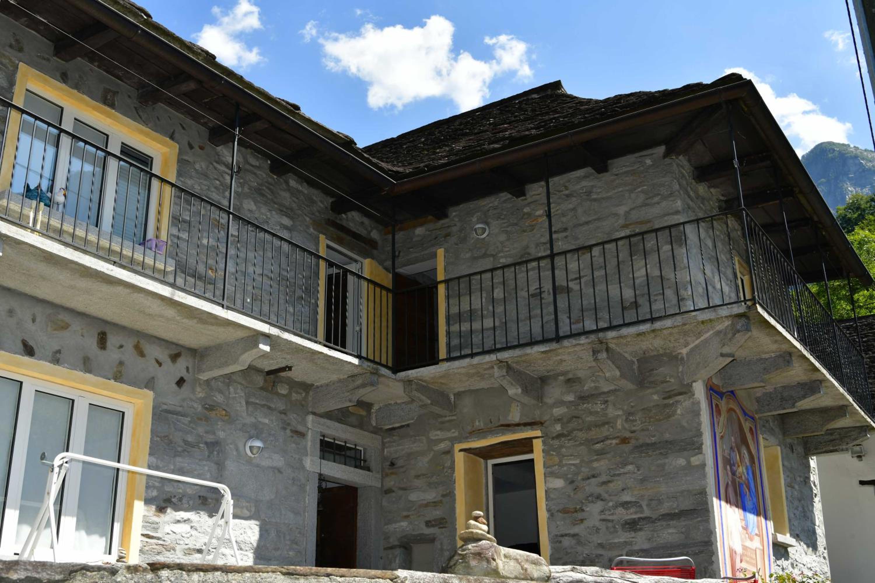 Photo 6