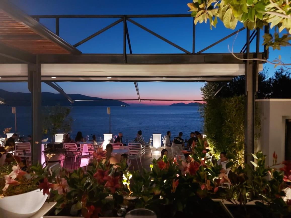 Deni Sea View Apartment