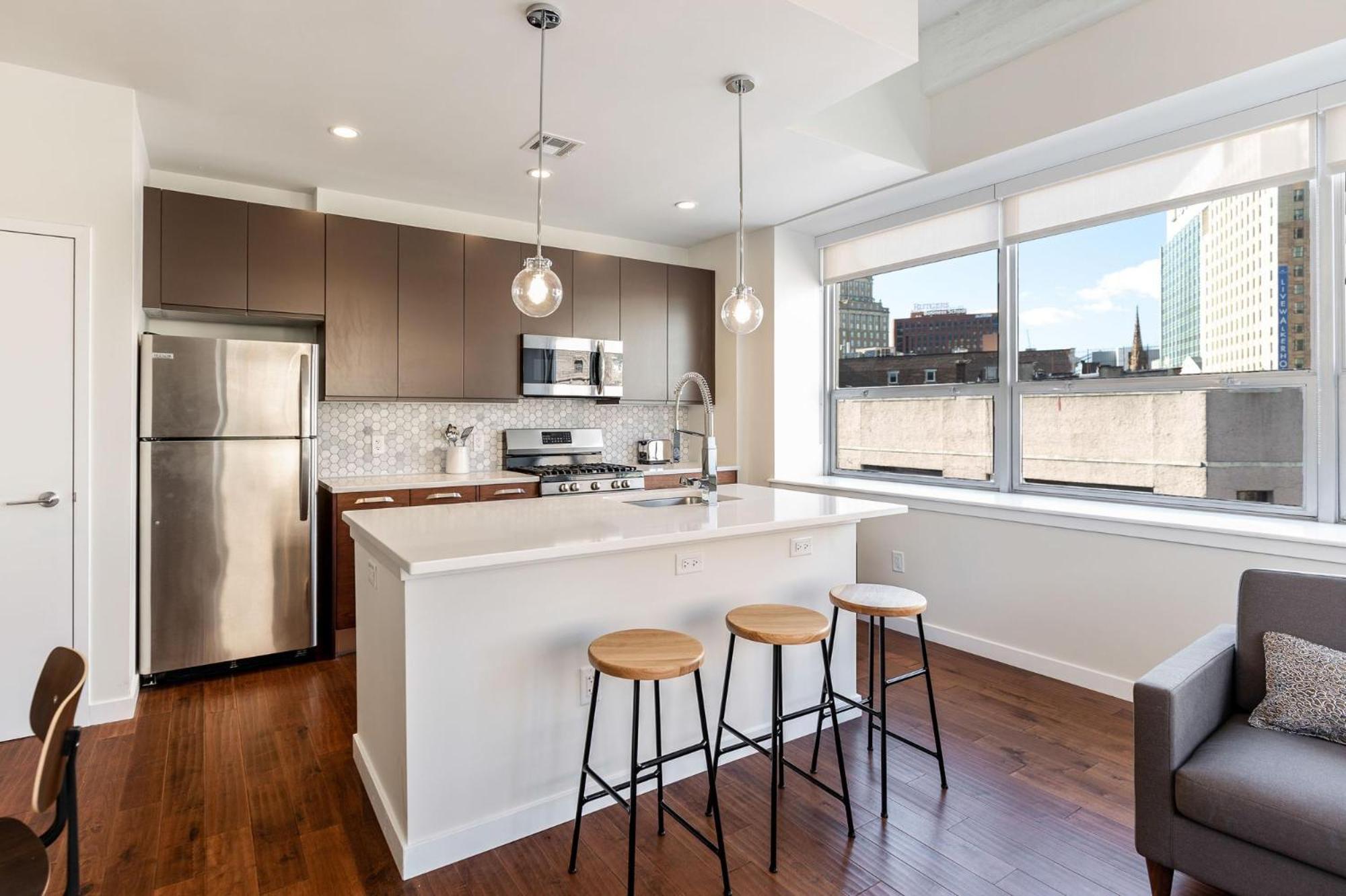 Kislak 407 Stunning 2BR Corner Apt Retreat Above the City view 3