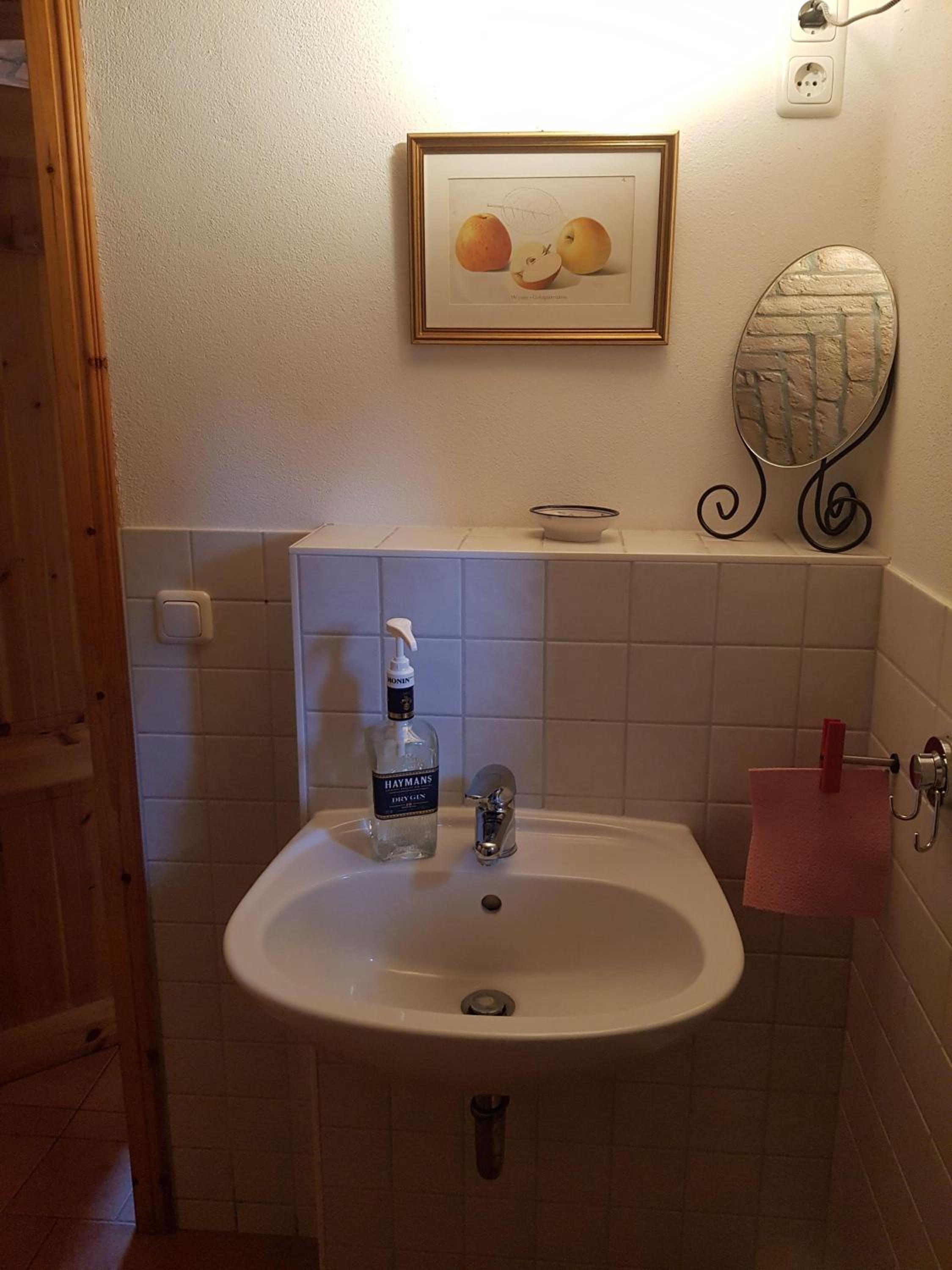 Niedliches-kleines-Ferienhaeuschen-auf-Ruegen-nahe-Stralsund