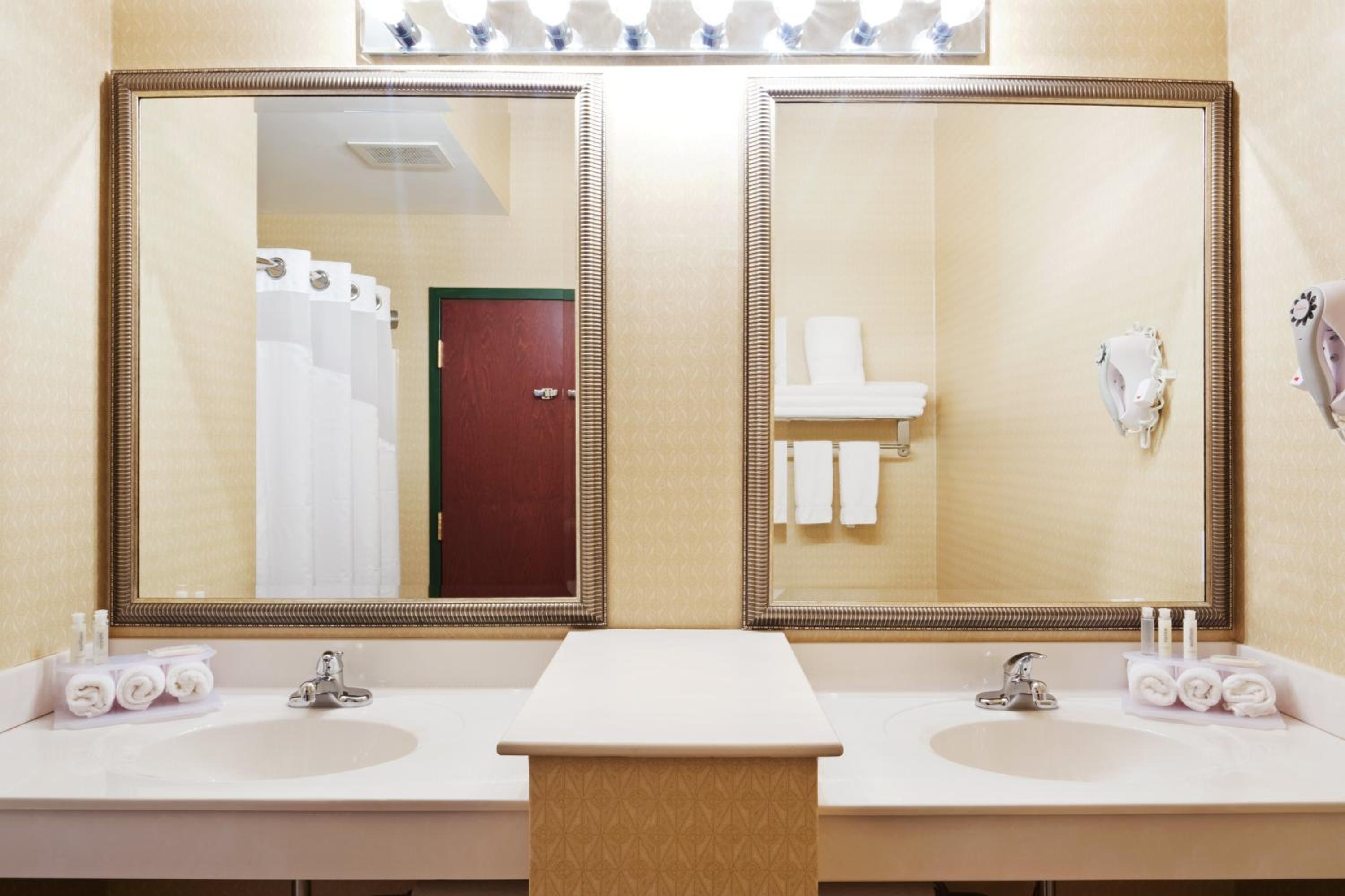 Raleigh Vacations - Holiday Inn Express Durham-UNH, an IHG Hotel - Property Image 19