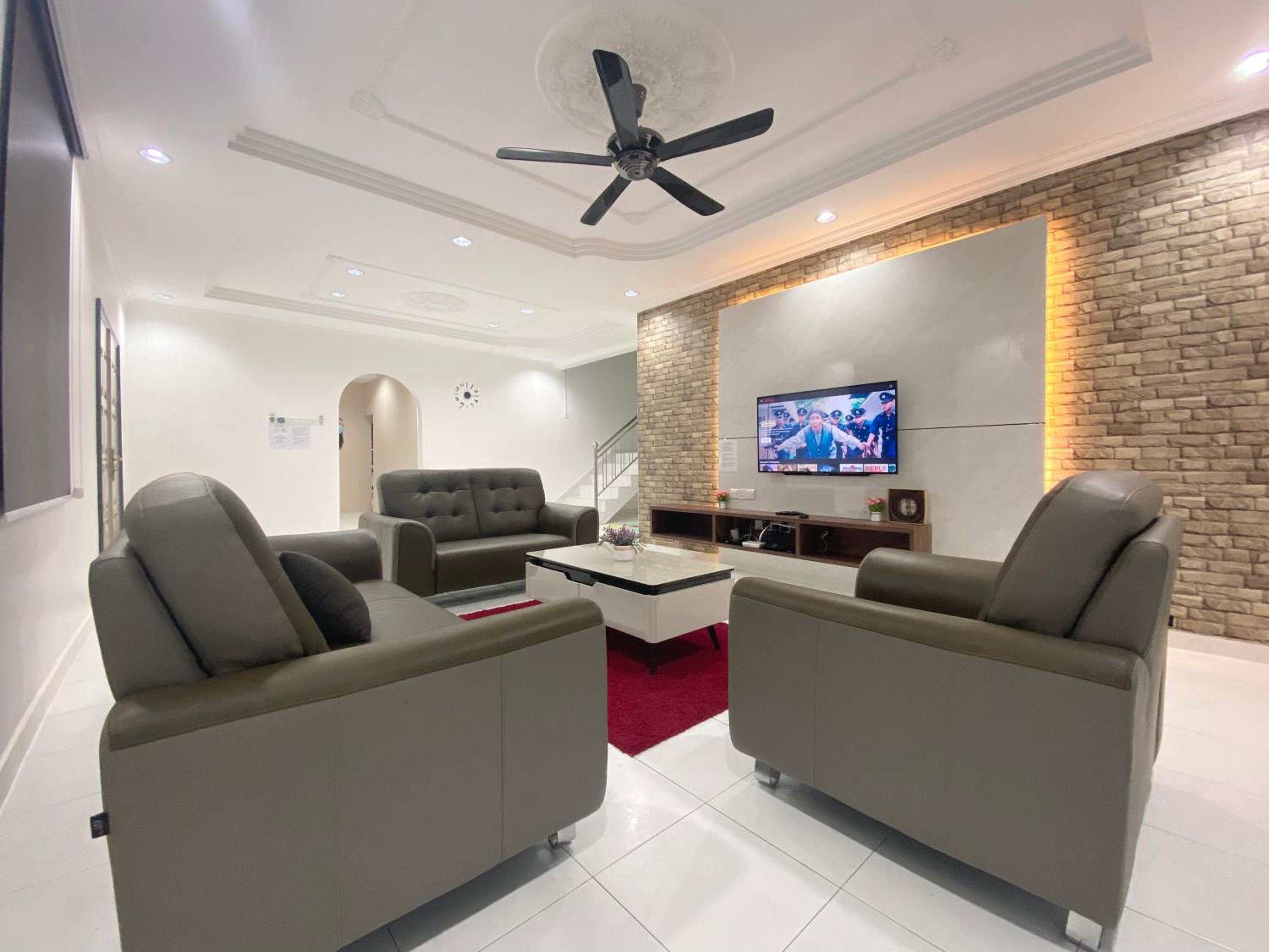 Langkawi Cozy Holiday Home at Taman Seri Aman by Zervin photo 2